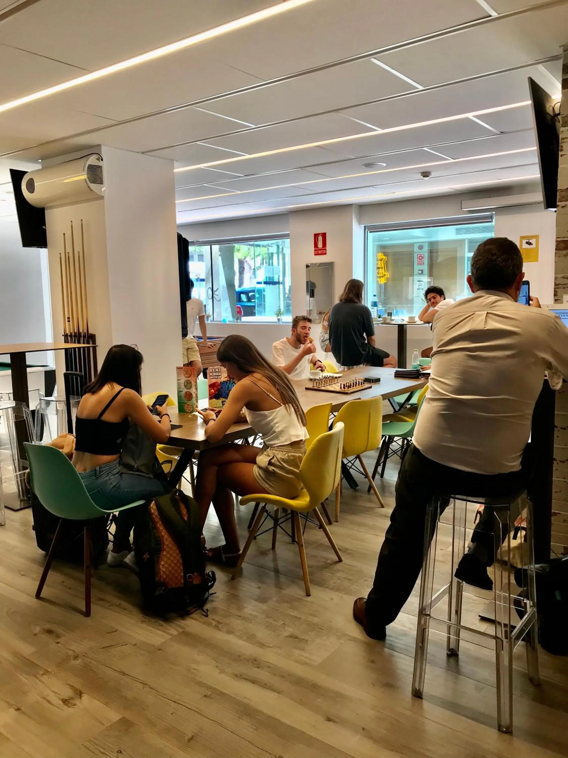 Lounge or bar in We Hostel Palma - Albergue