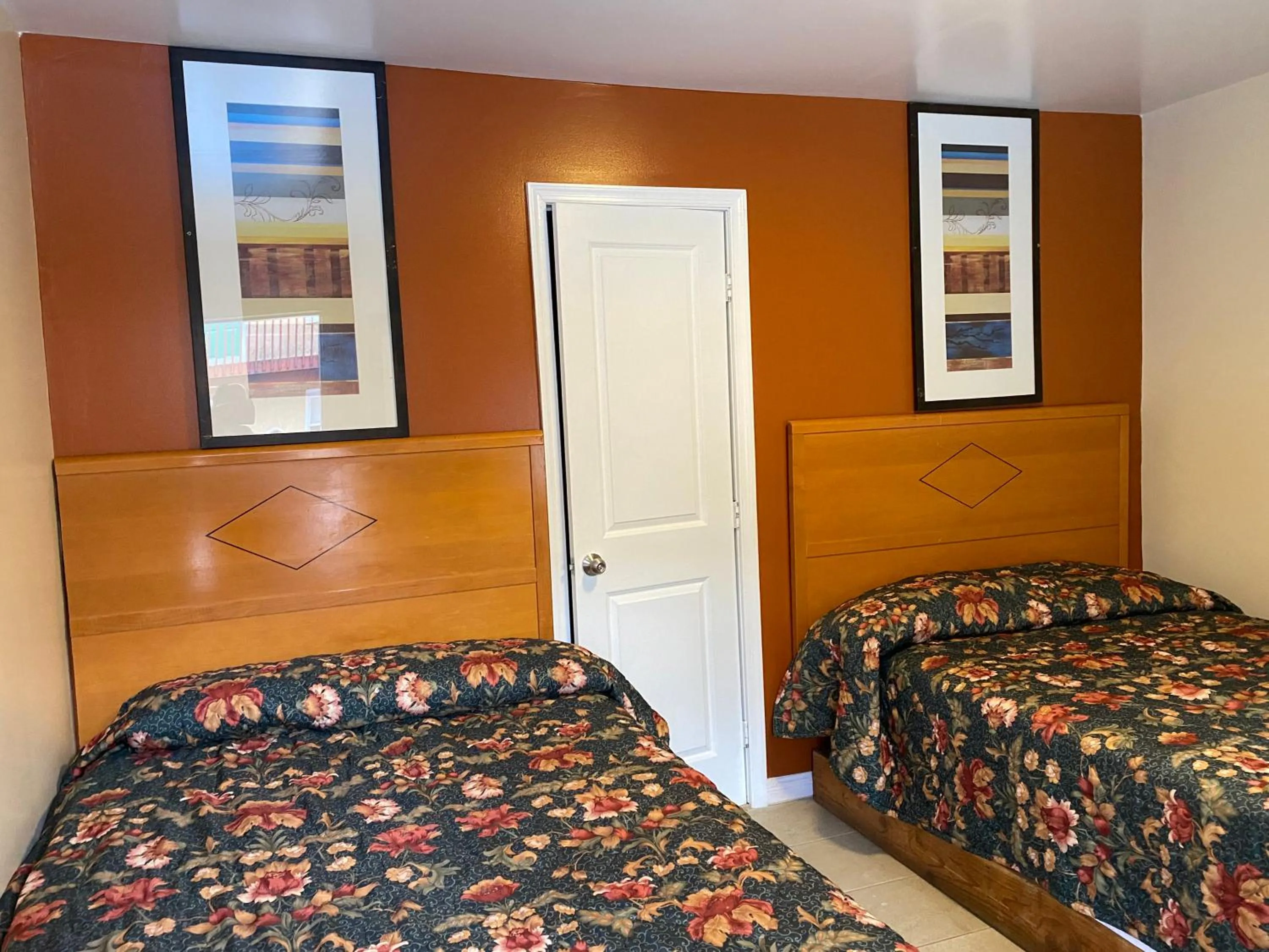 Bedroom in Offshore Motel