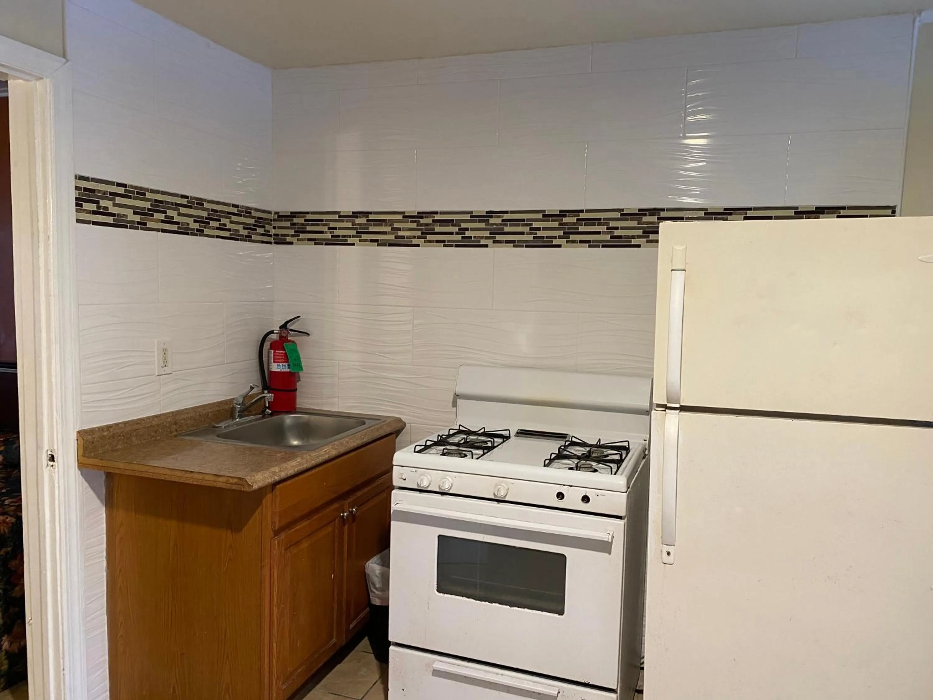 Kitchen or kitchenette in Offshore Motel