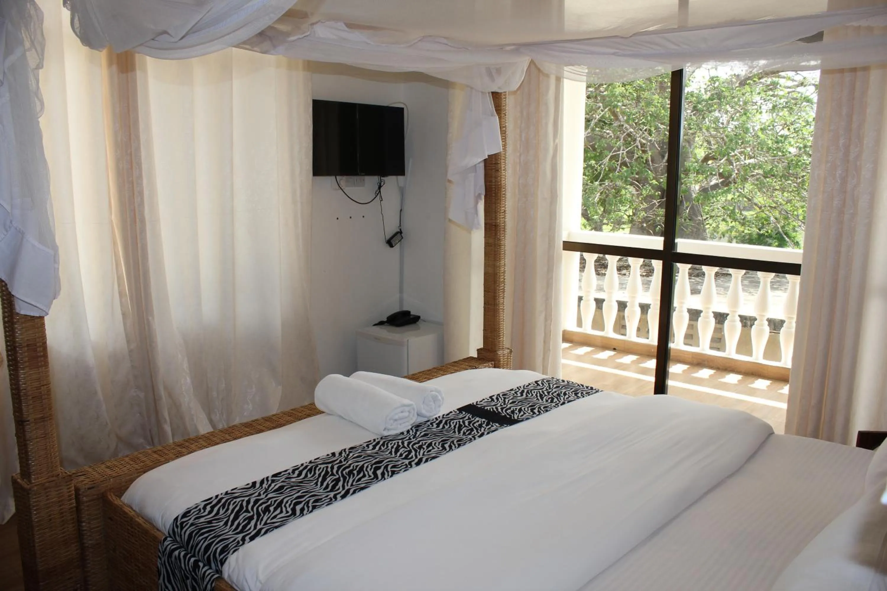 Bed in Villa Dahl Beach Resort