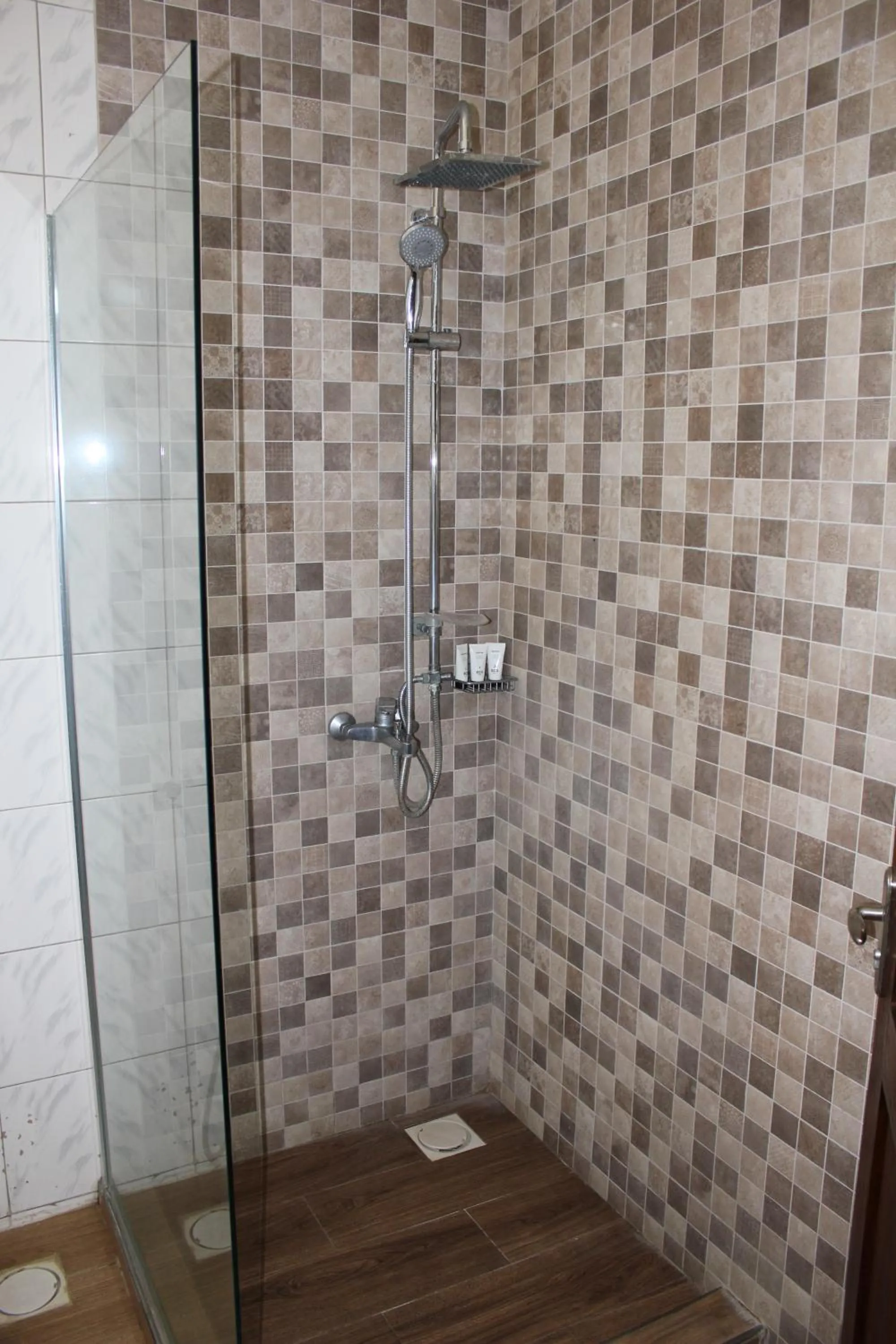 Shower in Villa Dahl Beach Resort