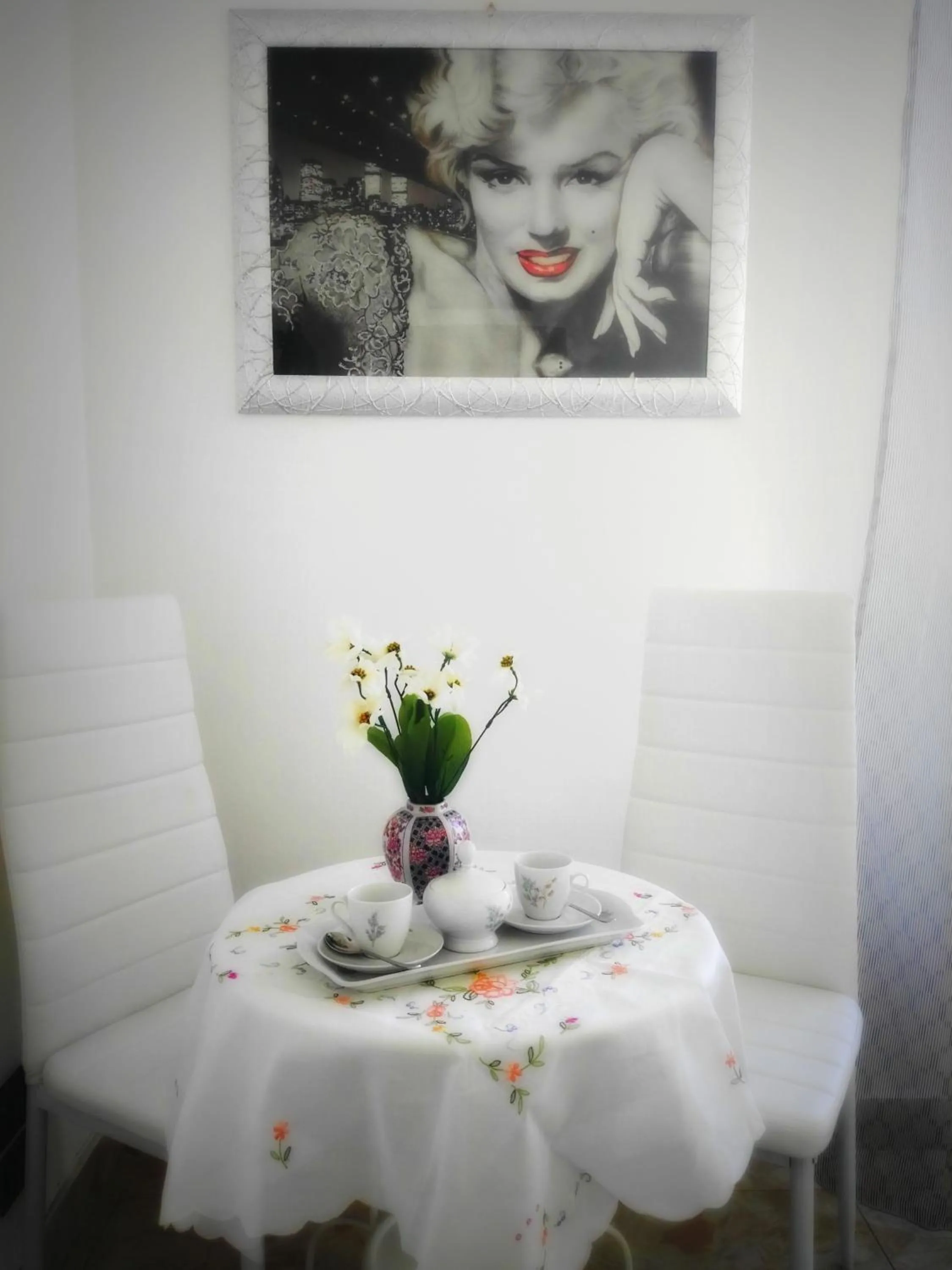 Decorative detail in B&B Main Street