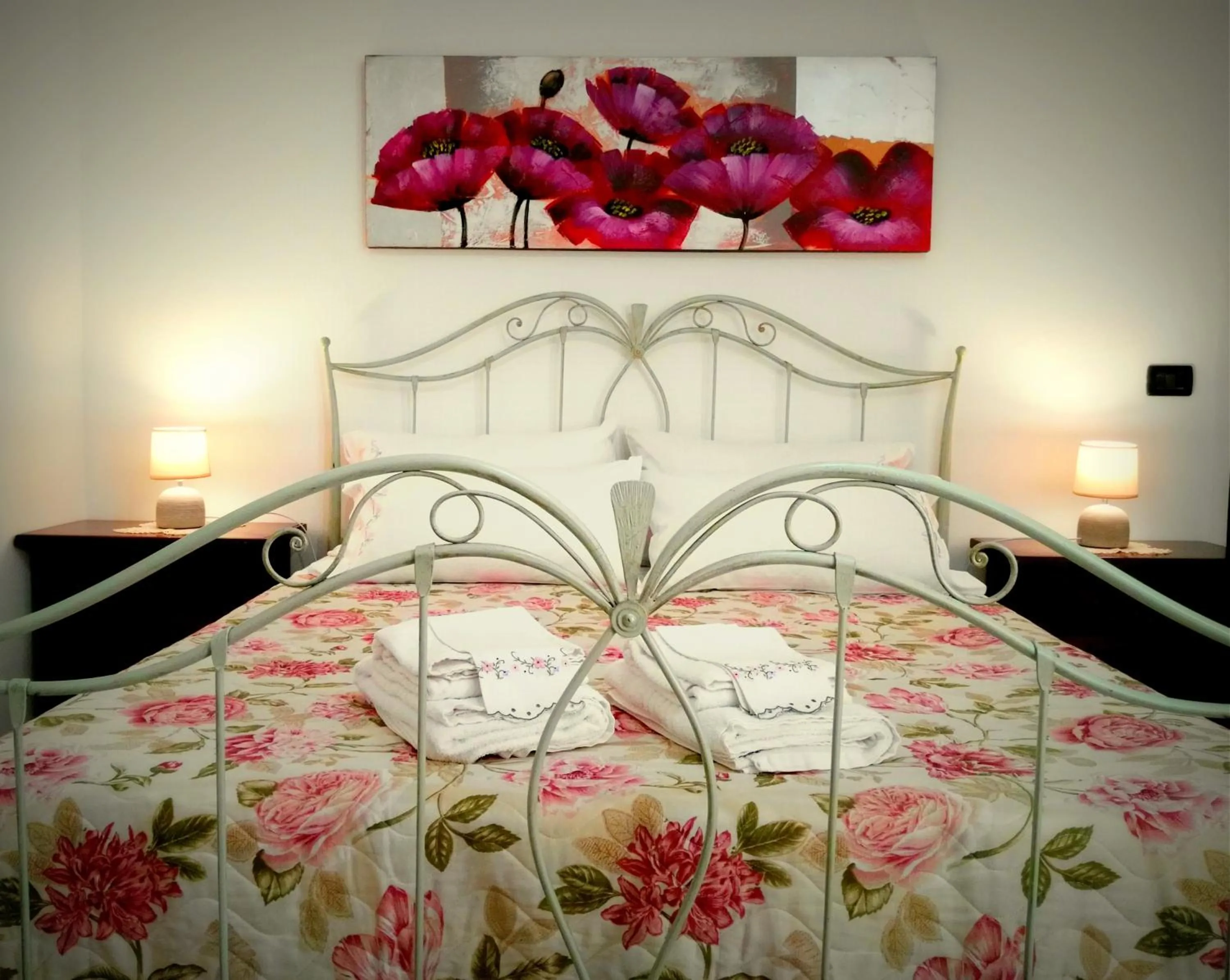 Photo of the whole room, Bed in B&B Main Street