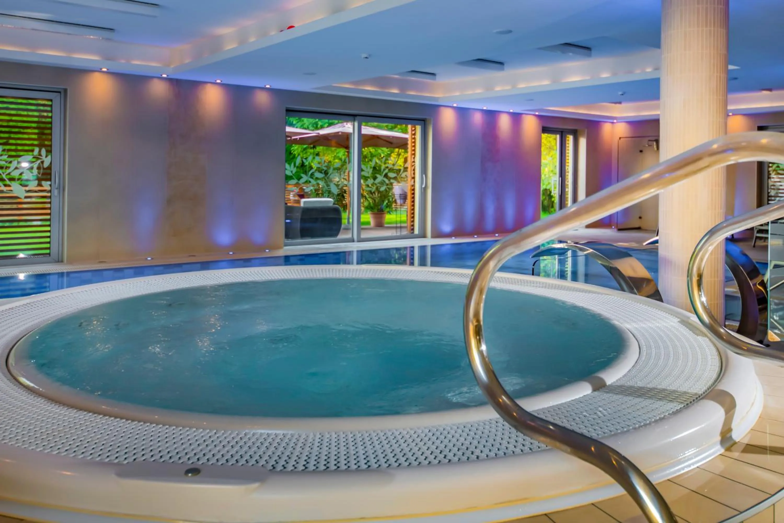 Hot Tub in Betekints Wellness Hotel