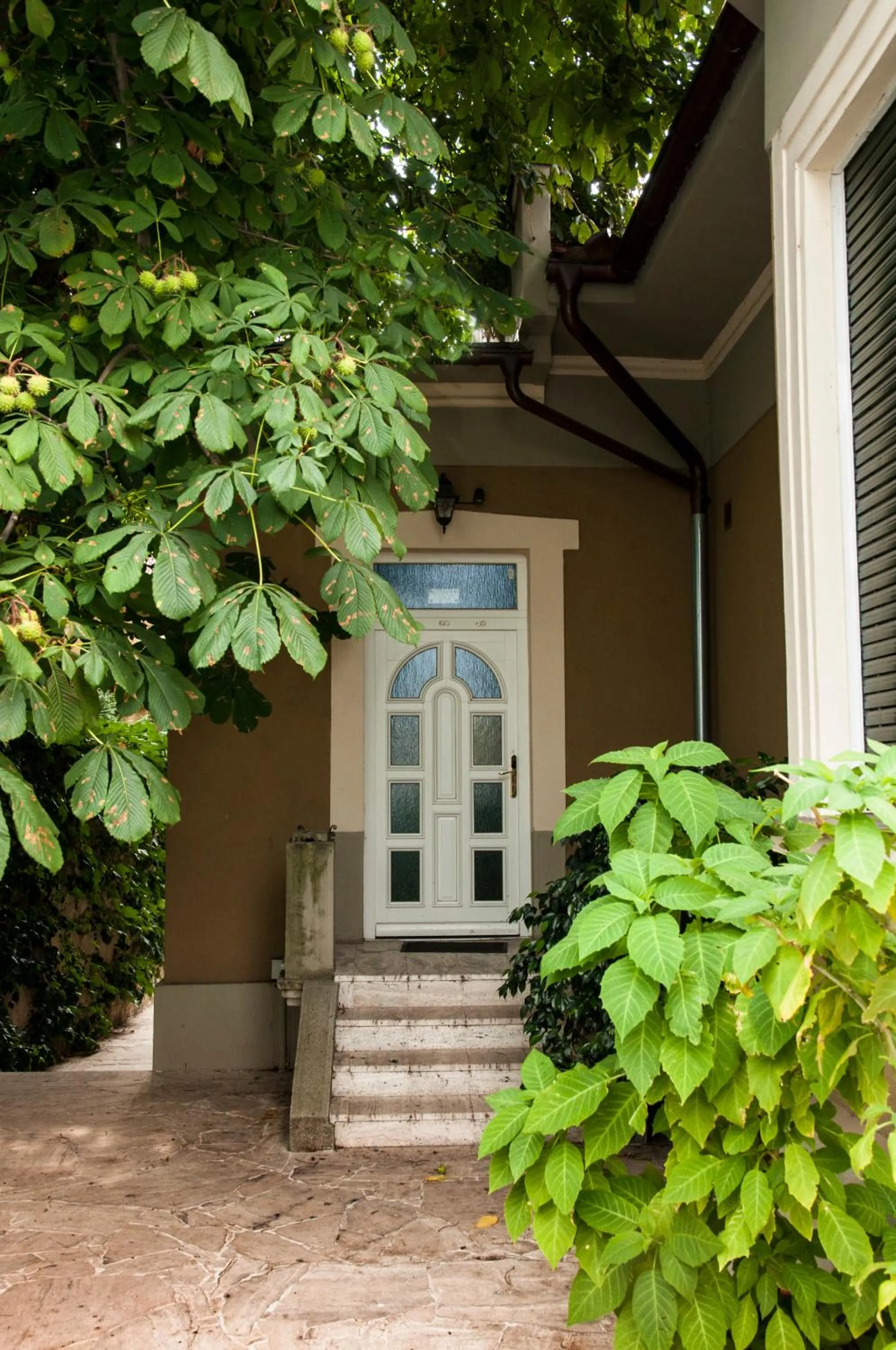 Facade/entrance in Hotel Bow Garden