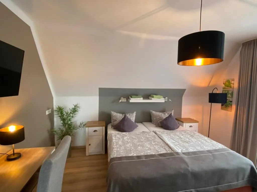 Photo of the whole room, Bed in Wilsmann Apartmentvermietung