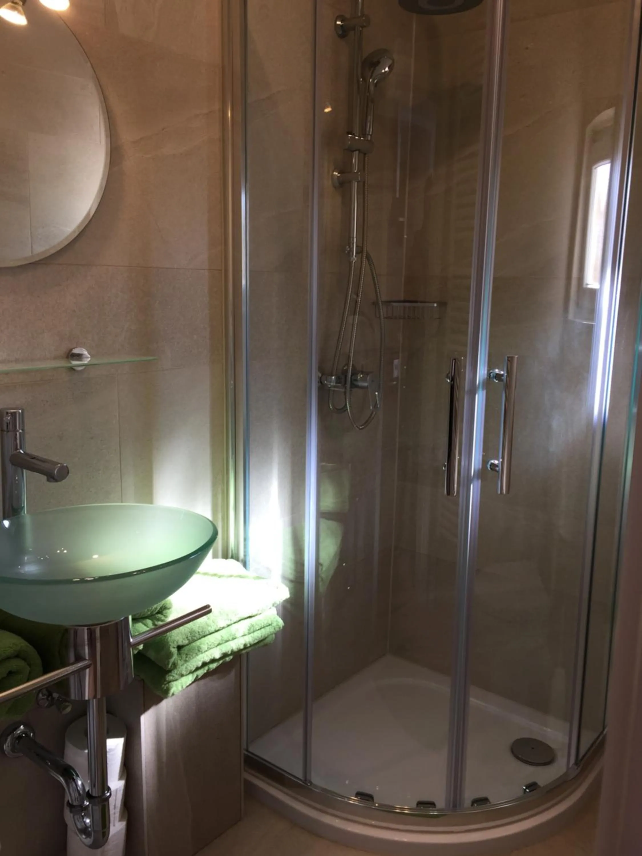 Shower in Wilsmann Apartmentvermietung