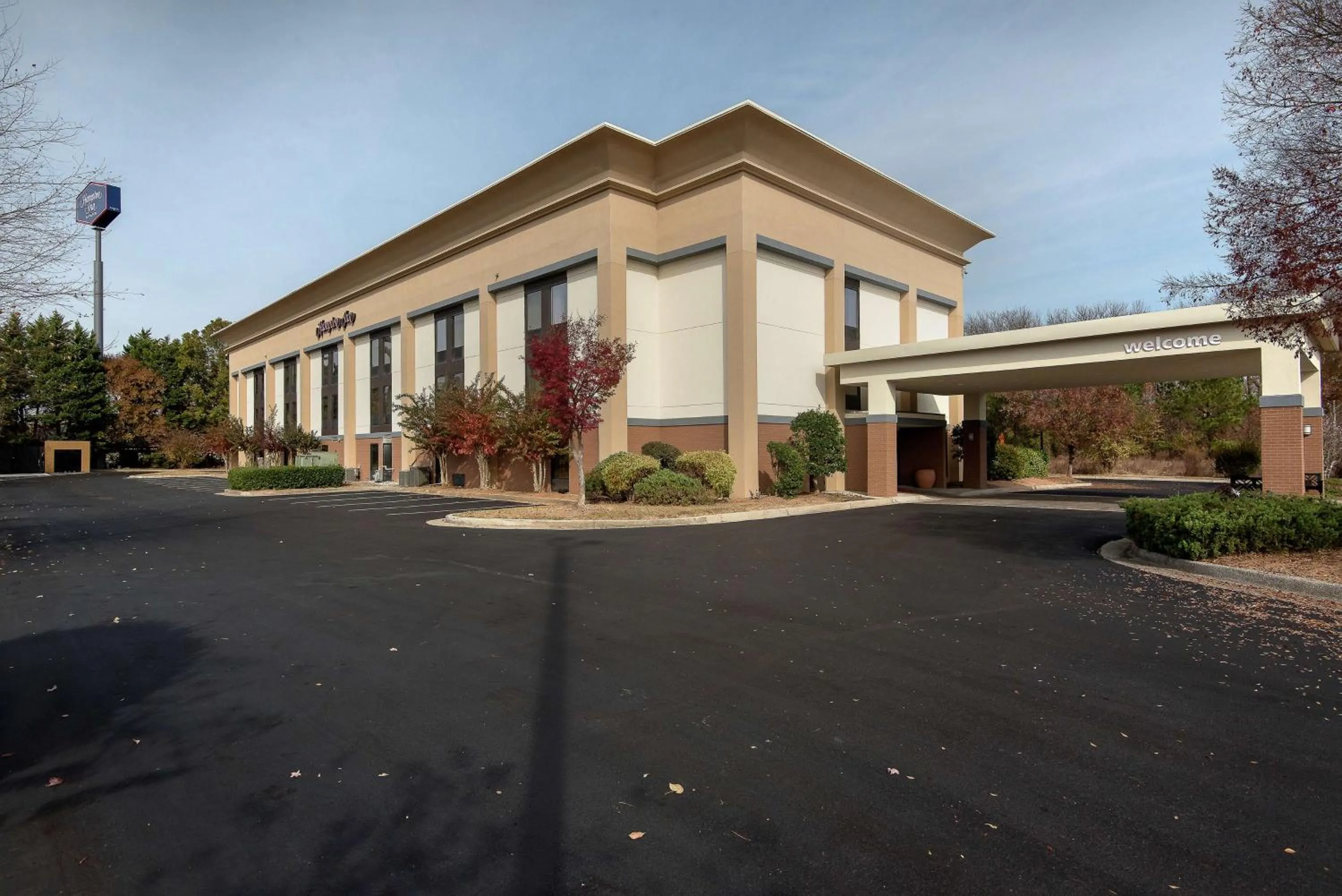 Property building in Hampton Inn Commerce