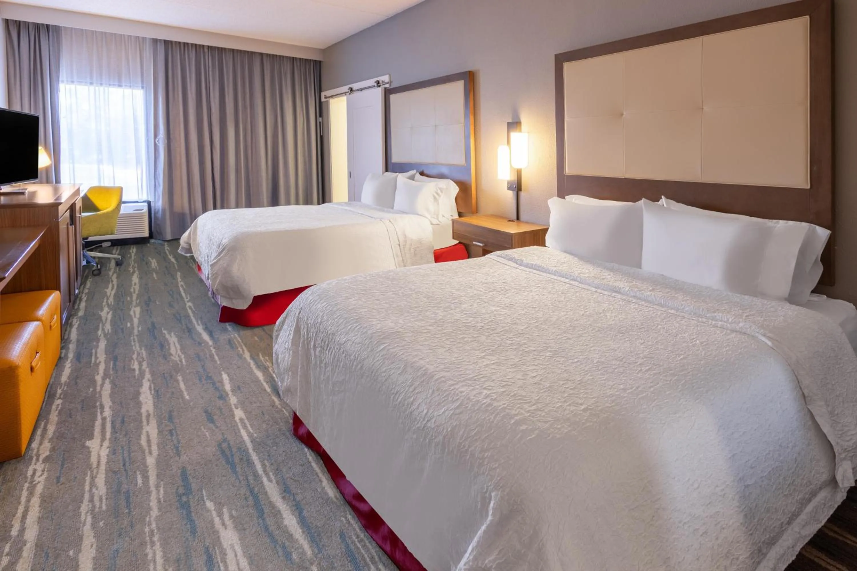 Bed in Hampton Inn Commerce