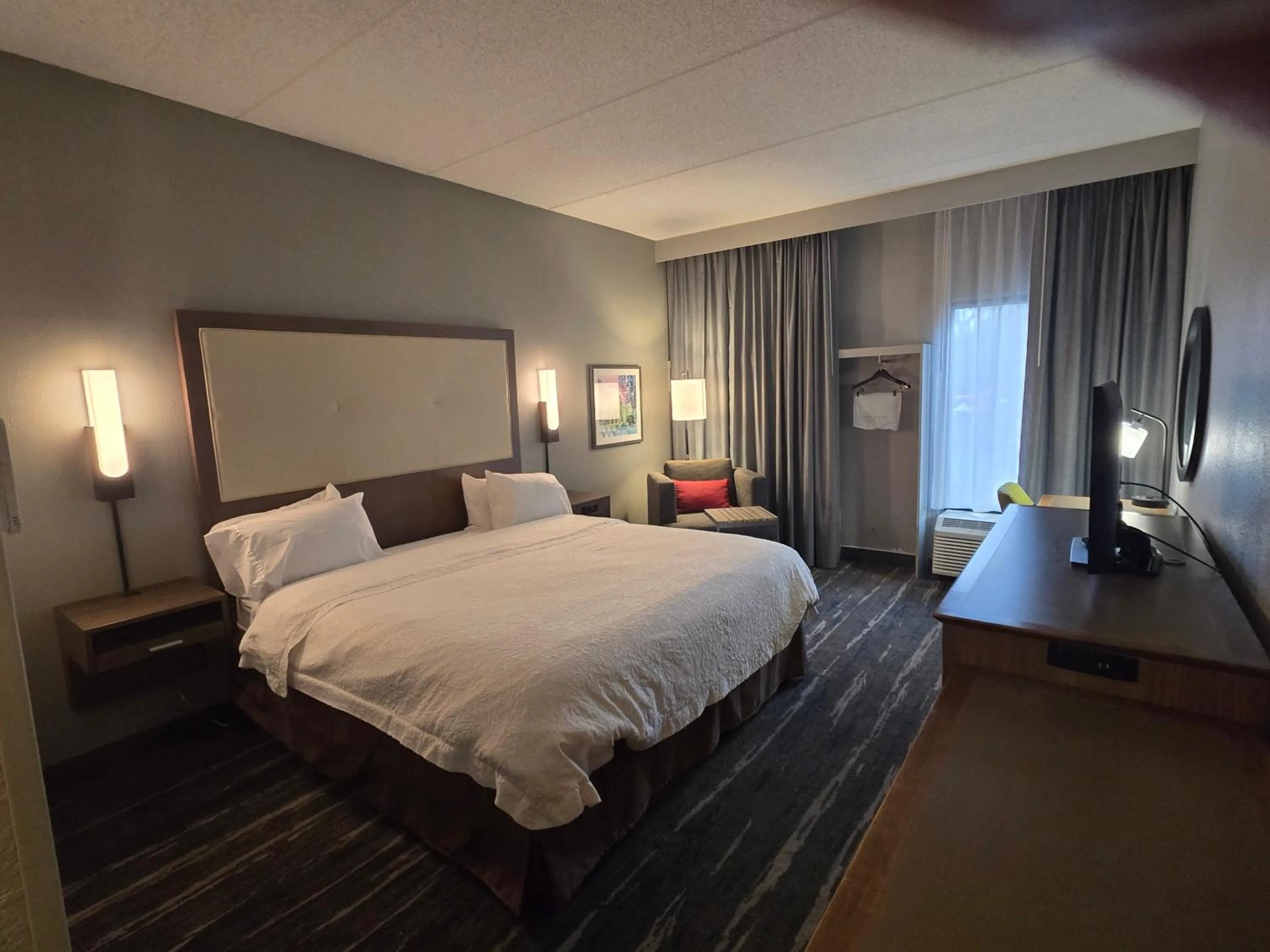 Bed in Hampton Inn Commerce