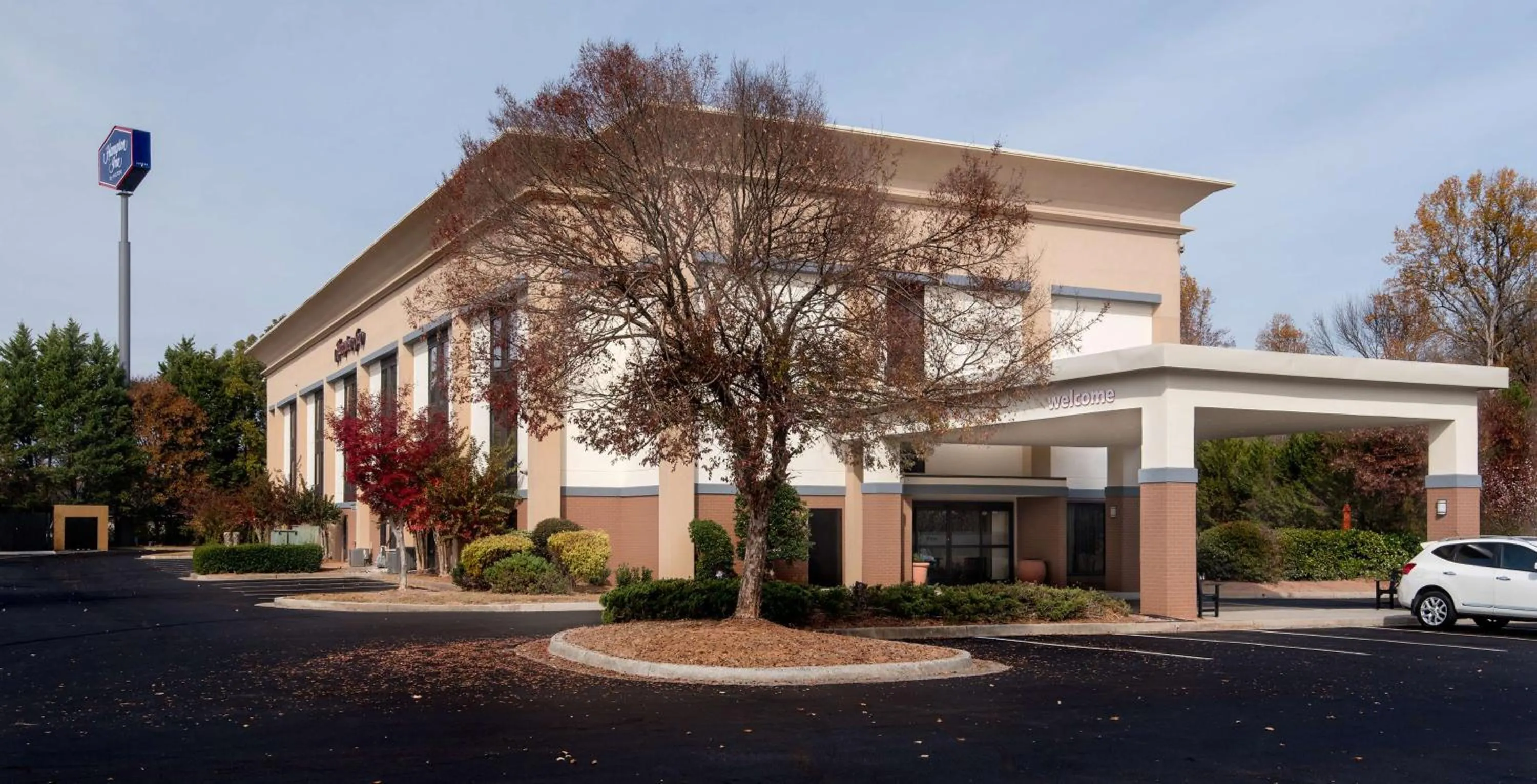 Property building in Hampton Inn Commerce
