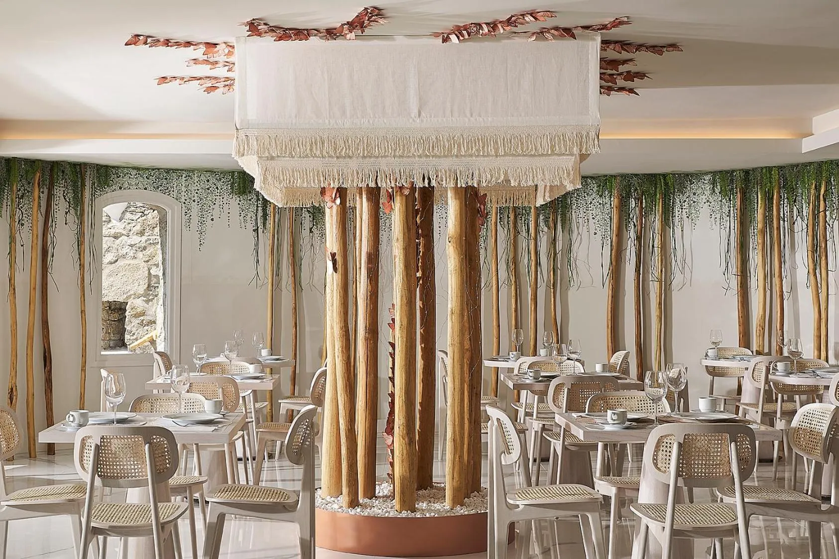 Restaurant/places to eat in Palladium Hotel