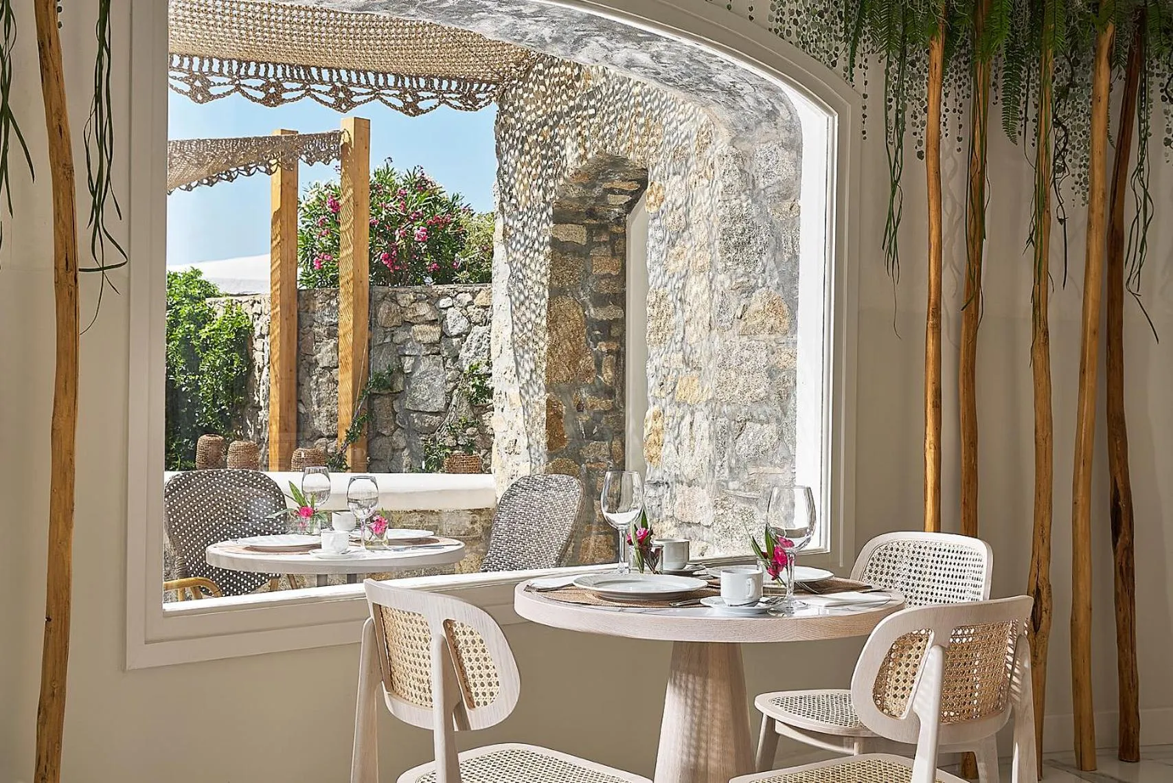 Restaurant/places to eat in Palladium Hotel