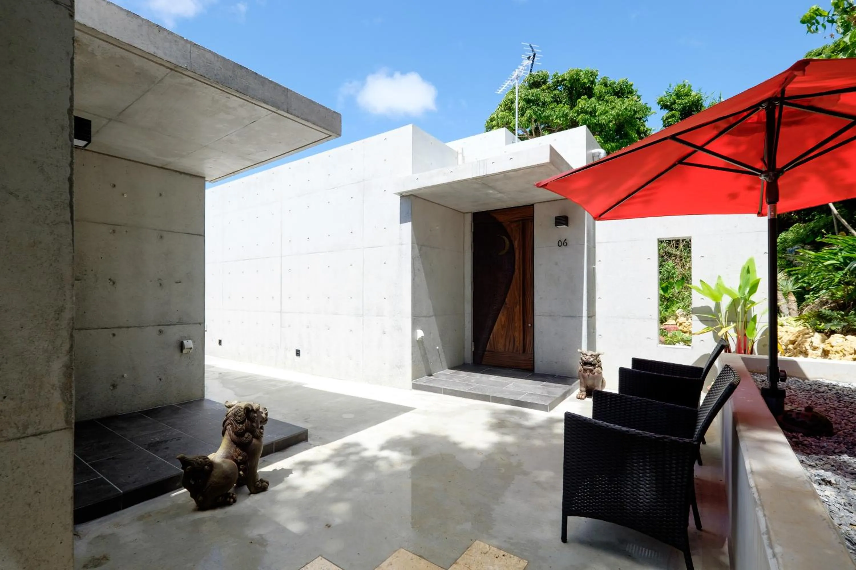 Facade/entrance in Kaiza