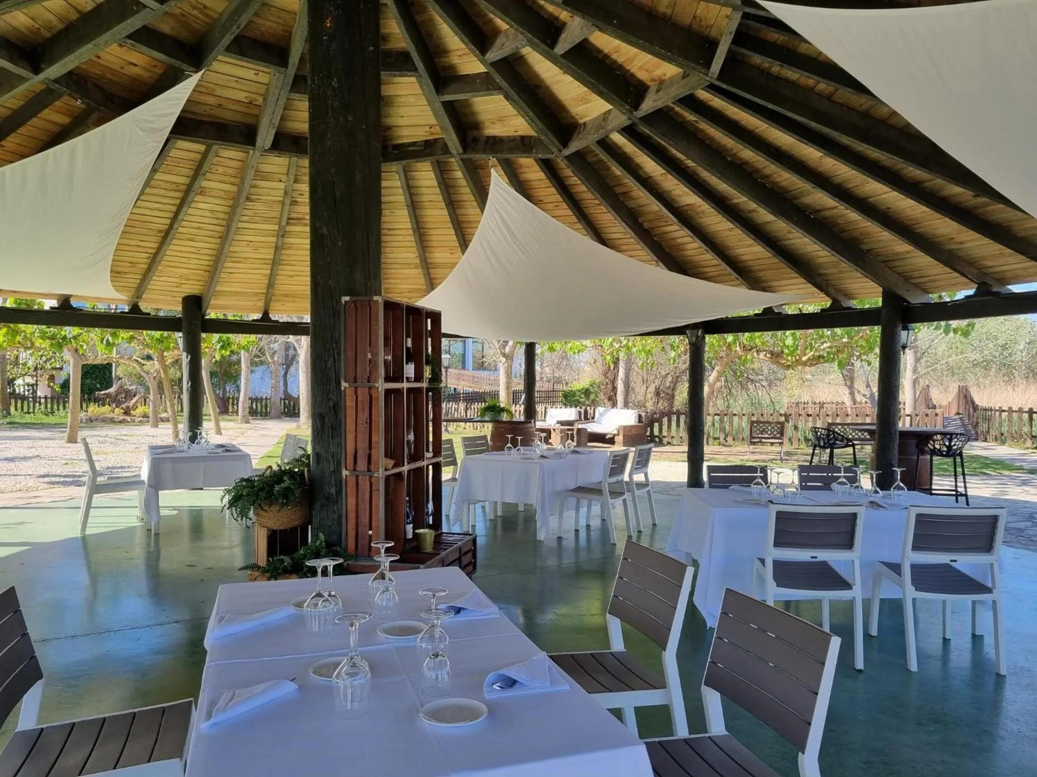 Restaurant/places to eat in Delta Hotel