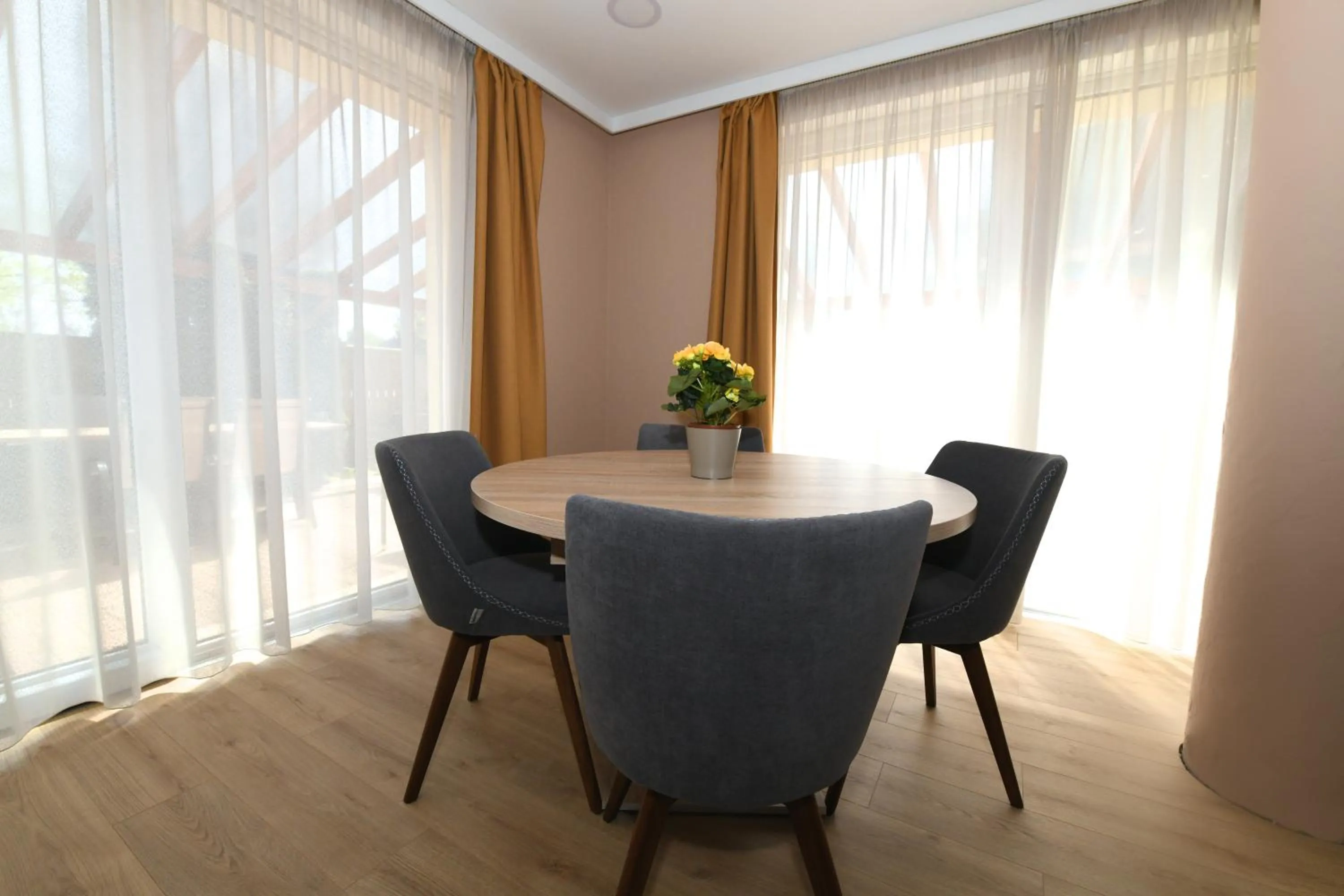 Jade Hotel-Ezüsthíd Hotel