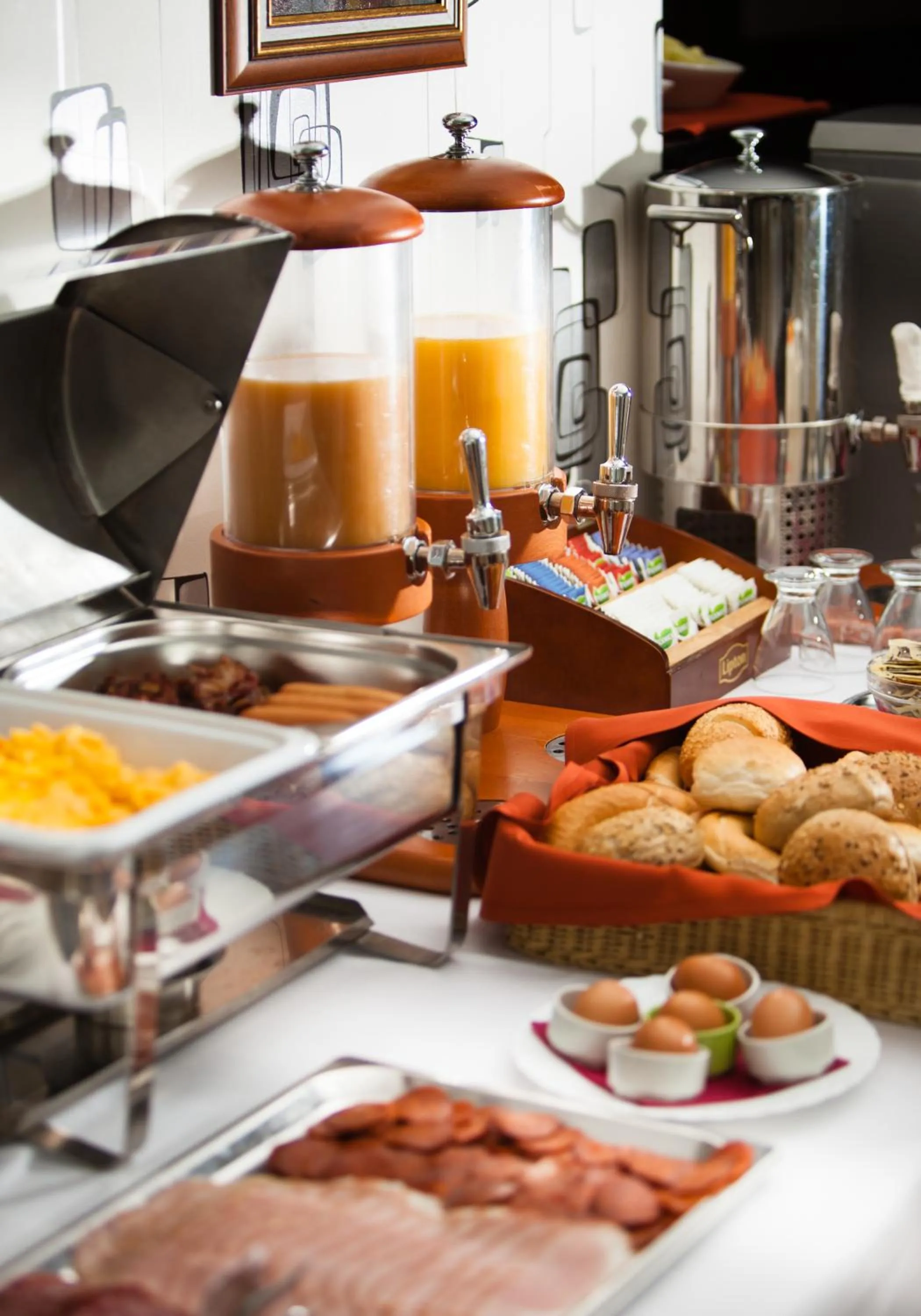 Breakfast in Jade Hotel-Ezüsthíd Hotel