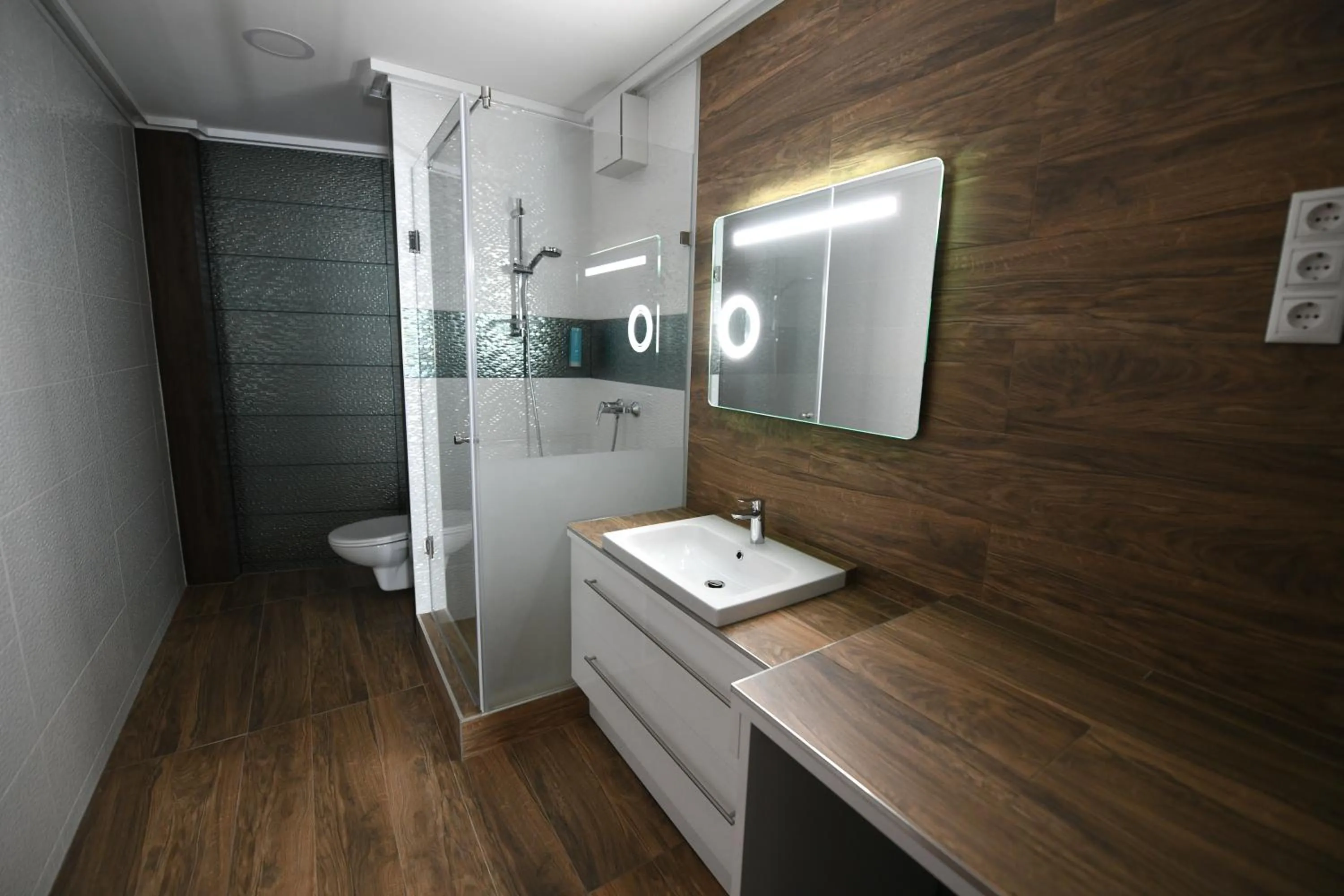 Jade Hotel-Ezüsthíd Hotel