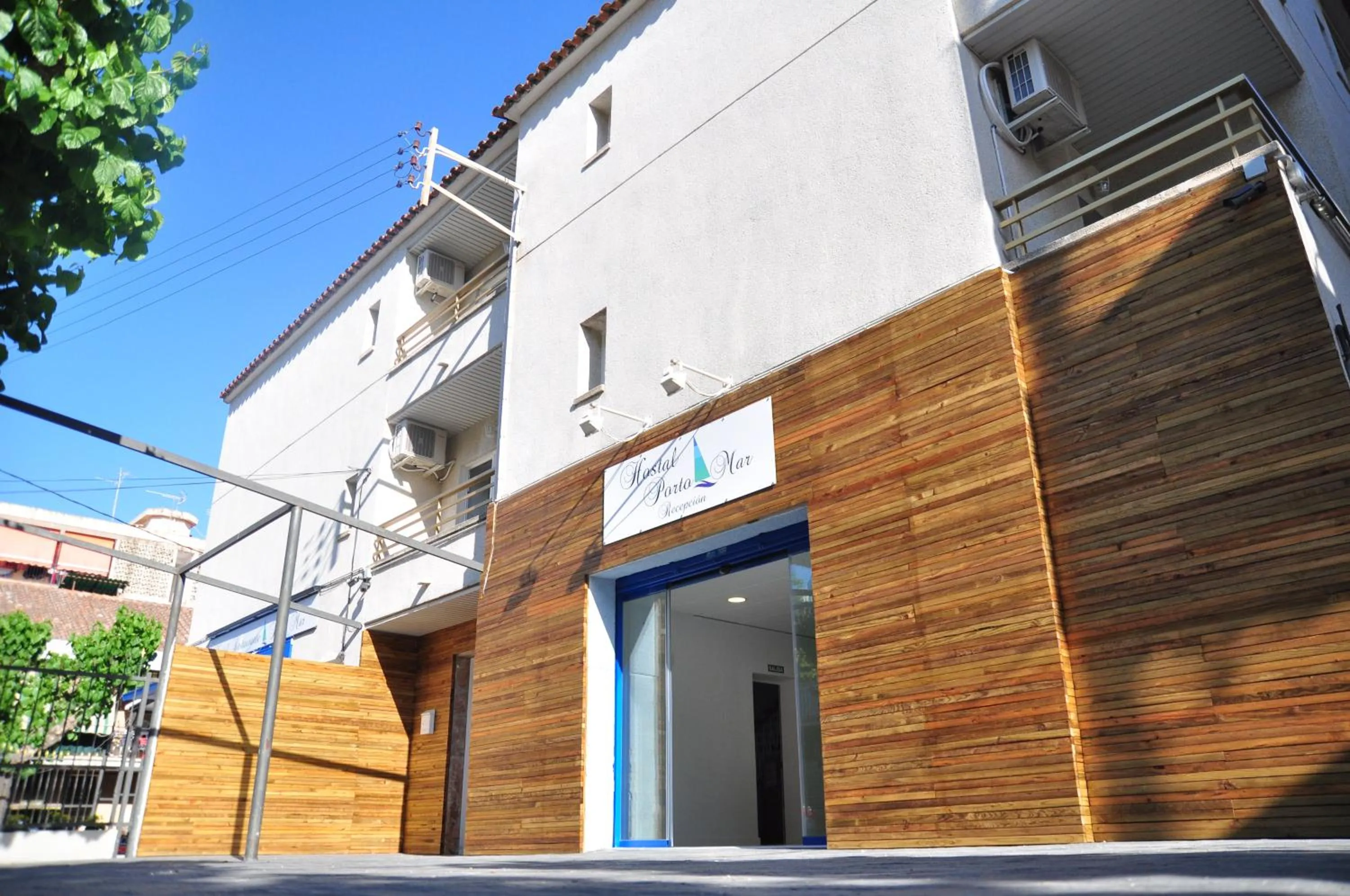 Property building in Hostal Porto Mar