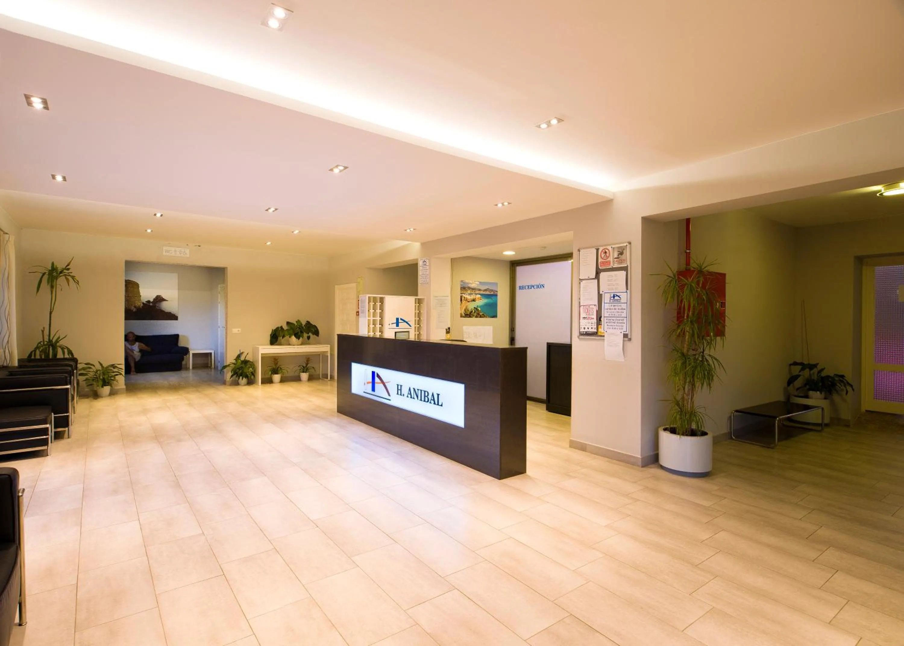 Communal lounge/ TV room in Hotel Anibal - AB Group