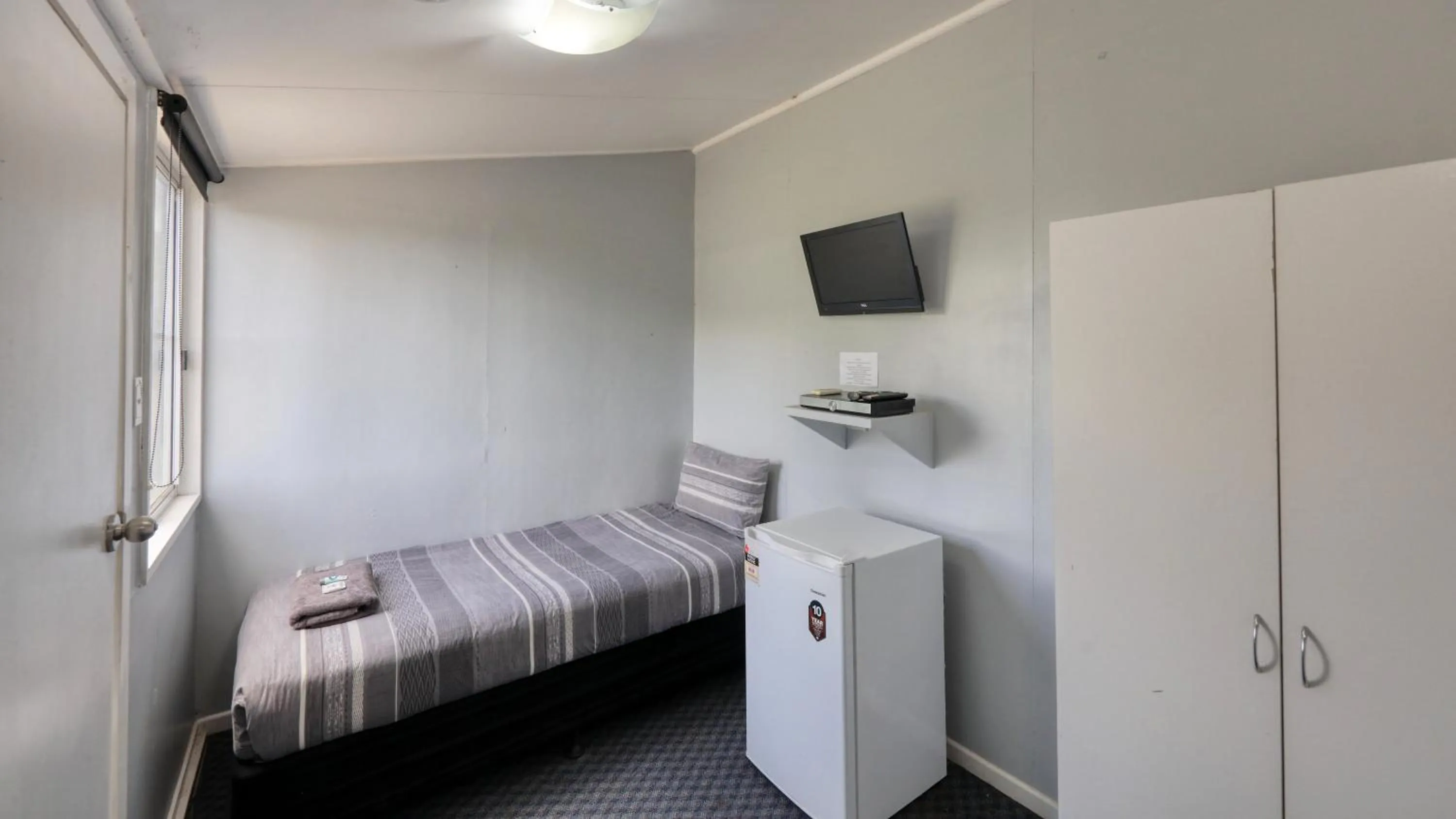 Bed in Toobeah hotel/motel