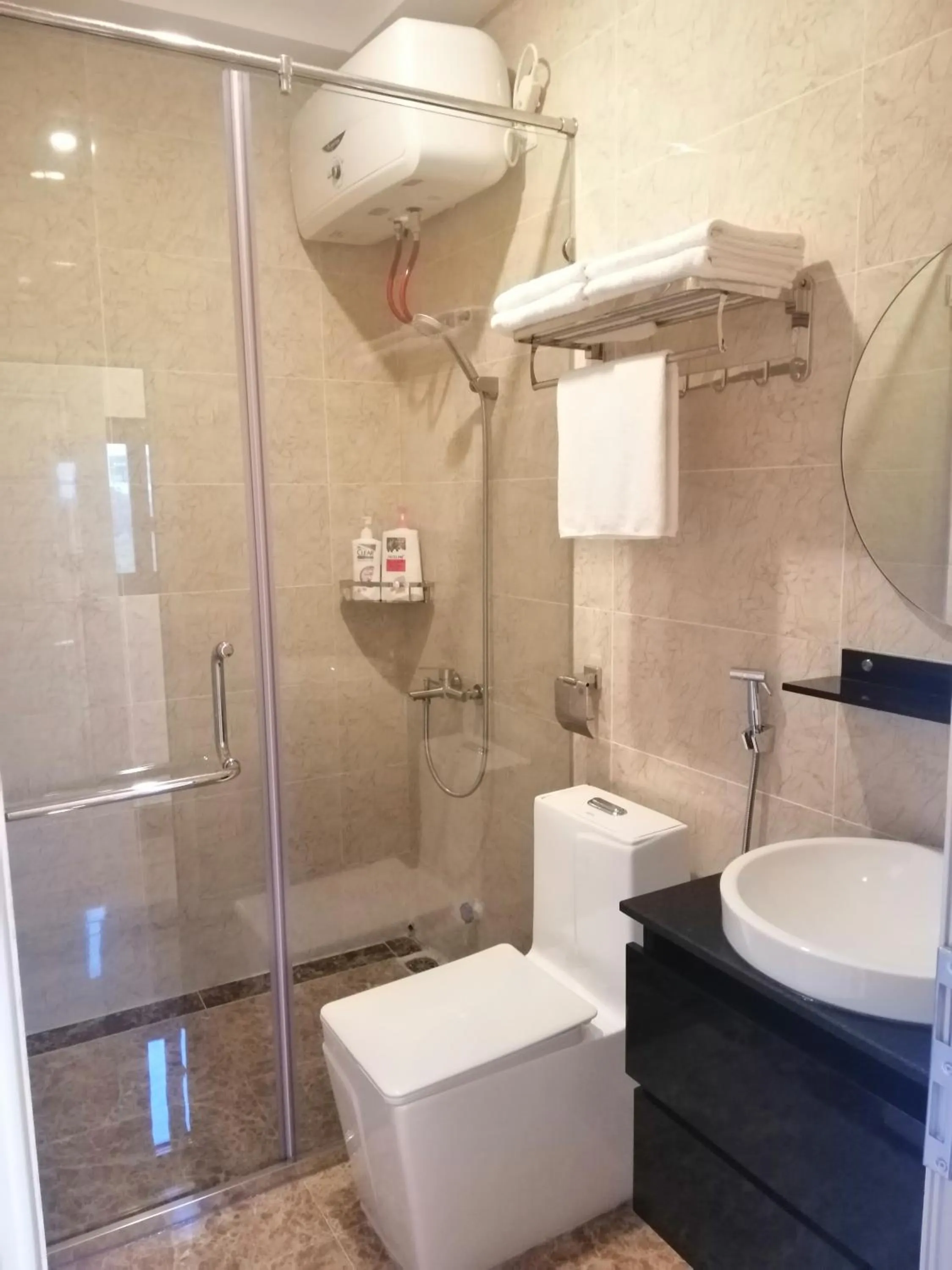 Shower in Sao Mai Cosy Nest-Noi Bai Airport