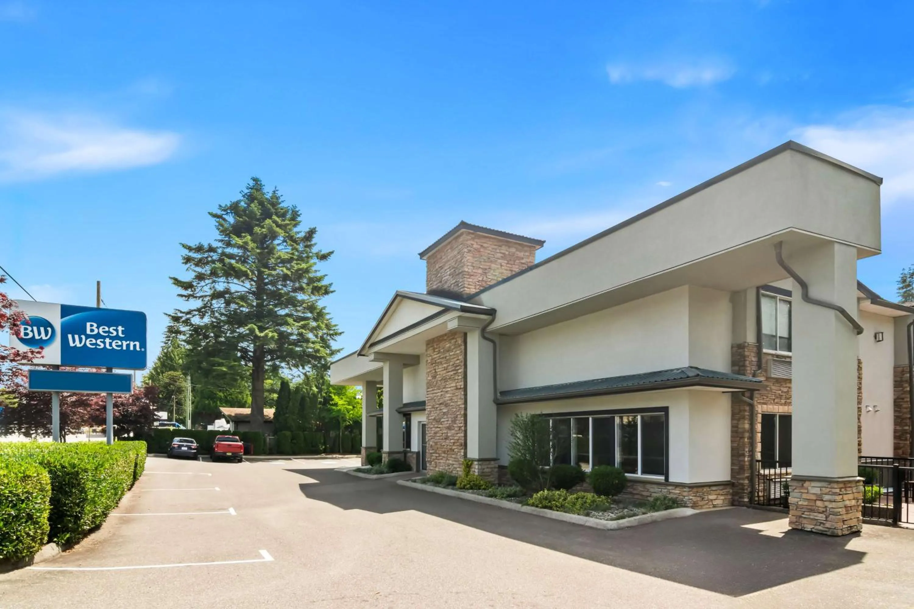 Property building in Best Western Maple Ridge