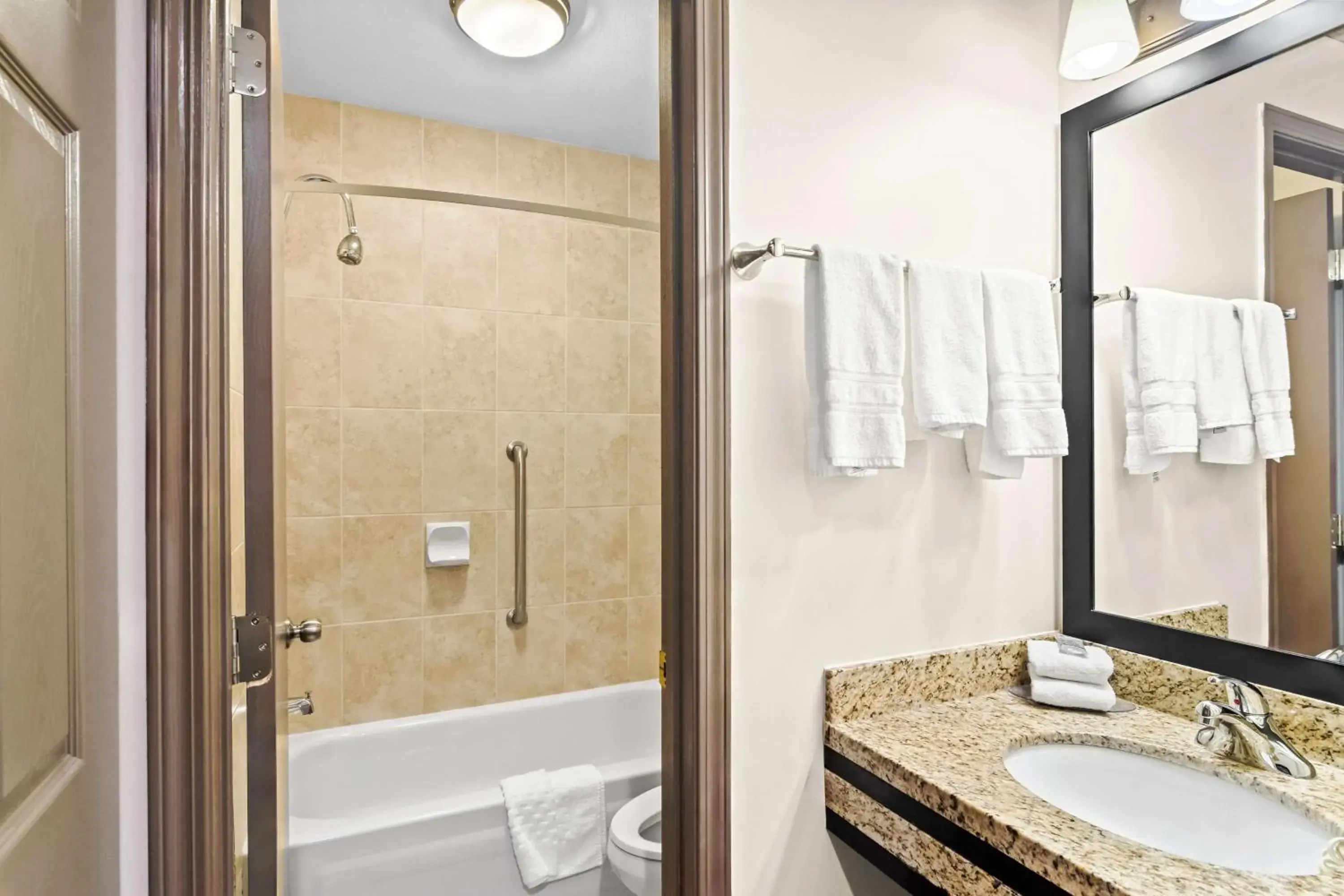 King Room - Disability Access/Non-Smoking in Best Western Maple Ridge King Room - Disability Access/Non-Smoking in Best Western Maple Ridge