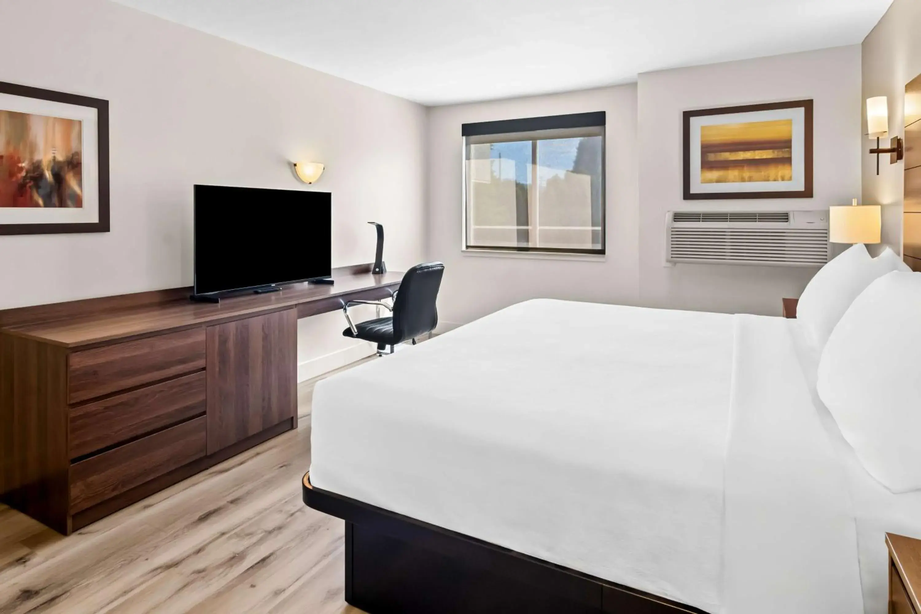 One-Bedroom King Suite - Non-Smoking in Best Western Maple Ridge One-Bedroom King Suite - Non-Smoking in Best Western Maple Ridge