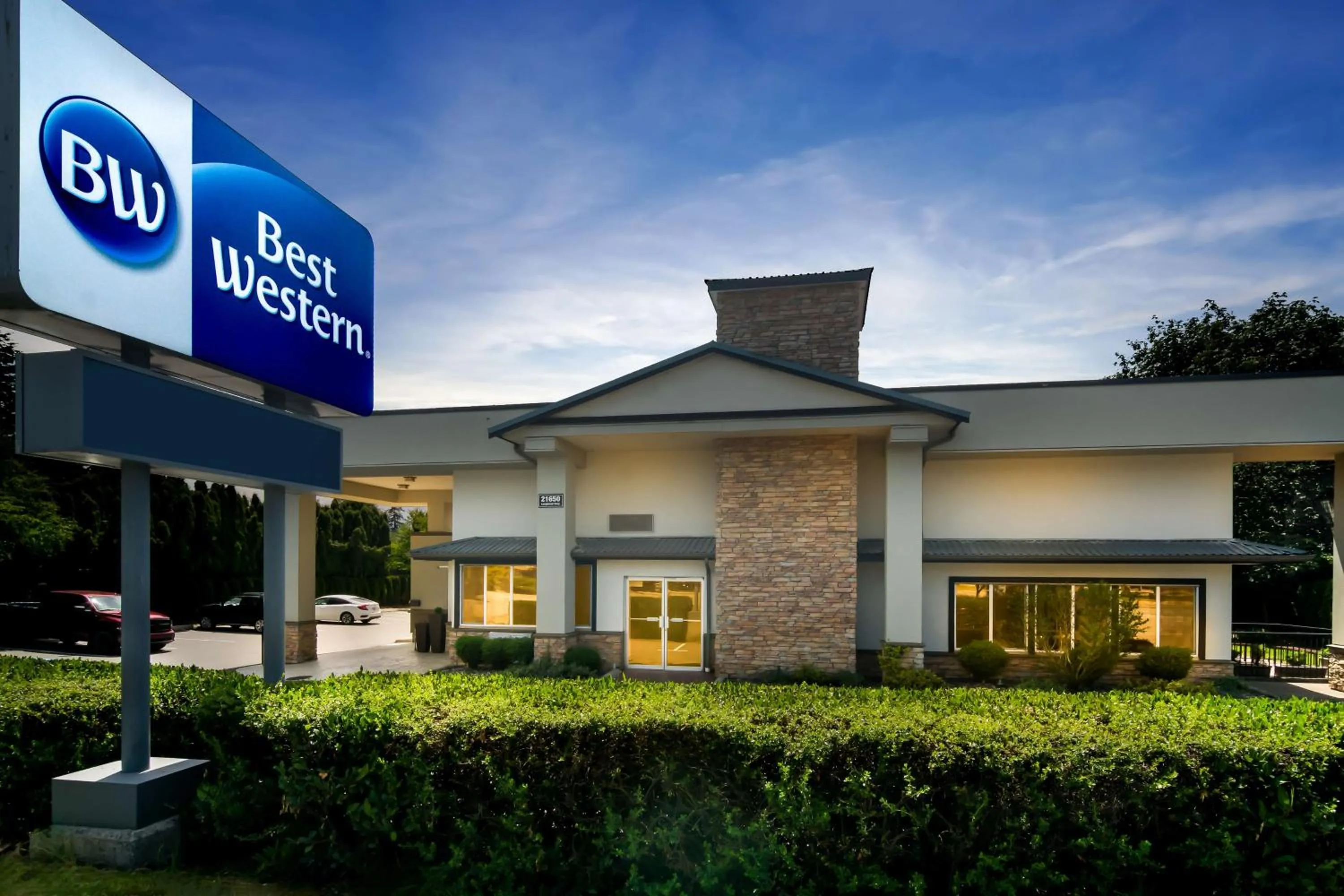 Property building in Best Western Maple Ridge