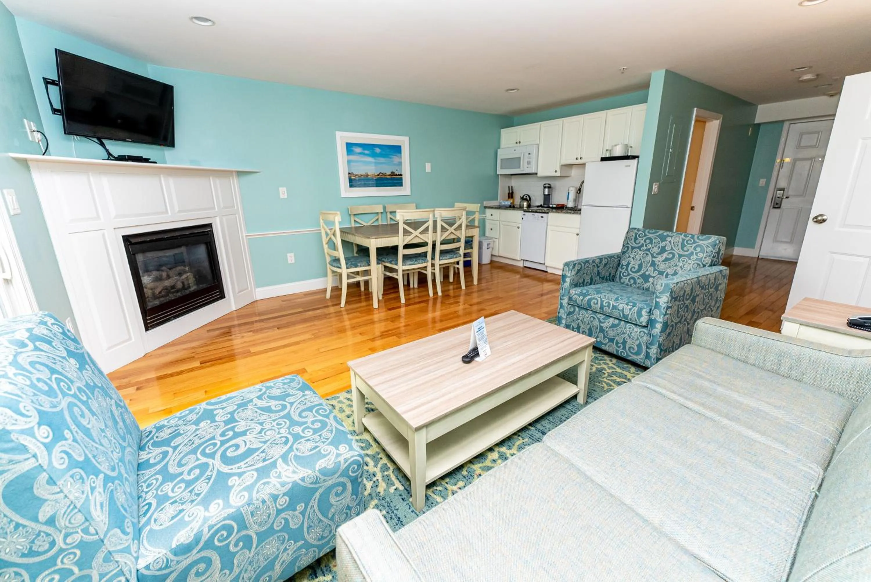 TV and multimedia in Edgewater Beach Resort