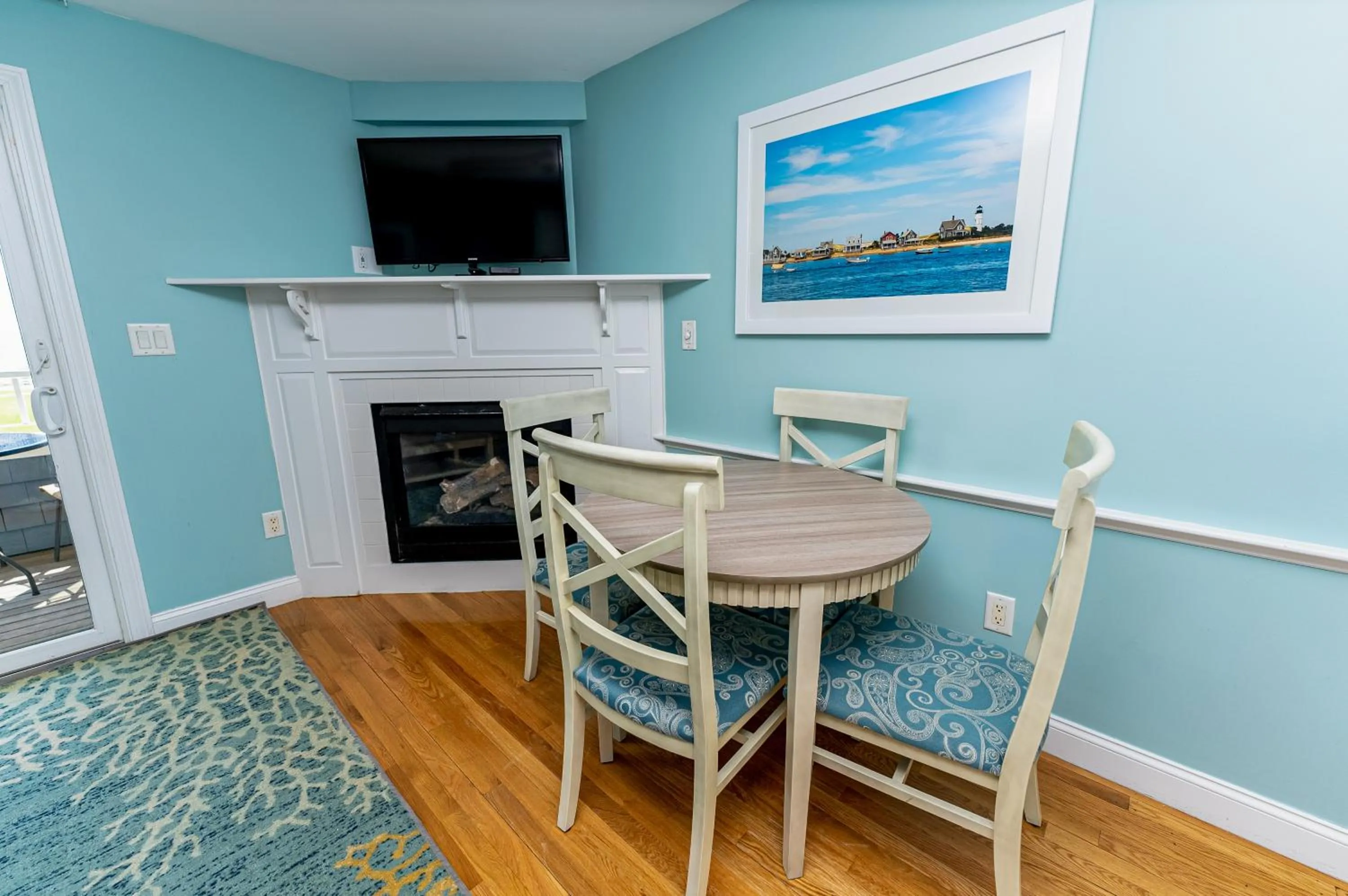 TV and multimedia in Edgewater Beach Resort