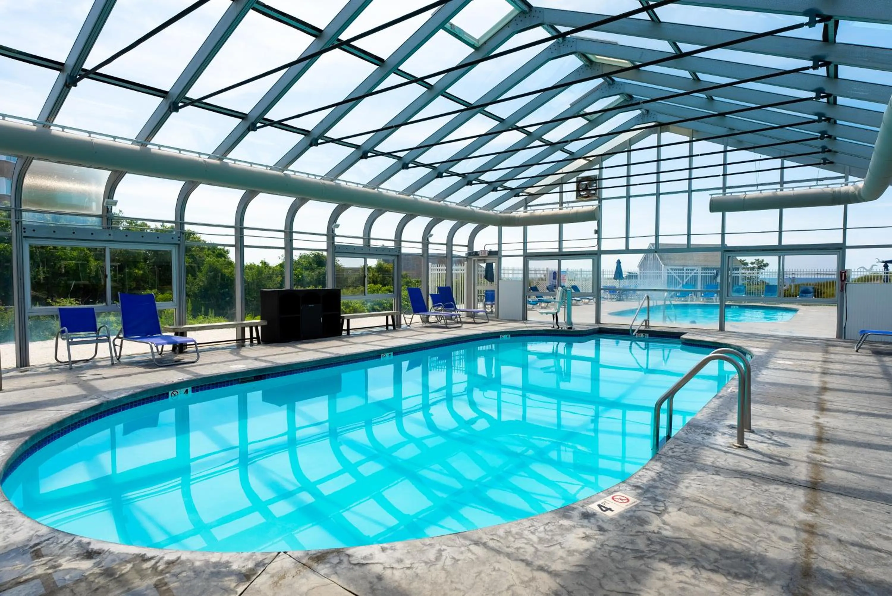 Swimming pool in Edgewater Beach Resort