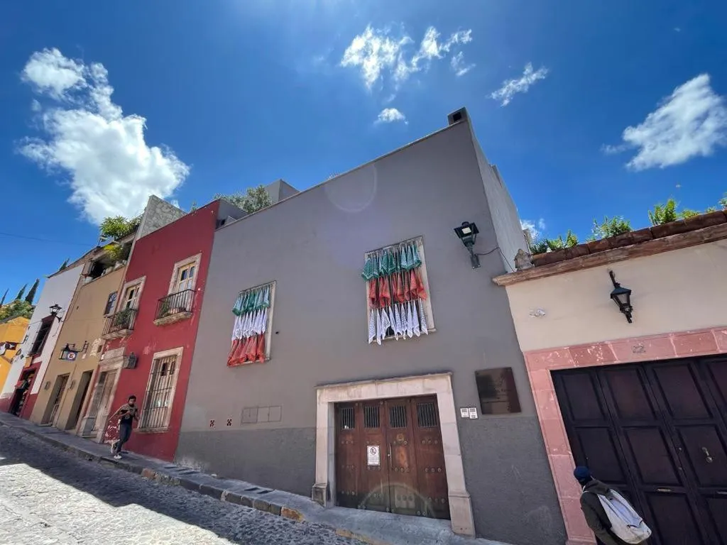 Canela Fina - Adults Only