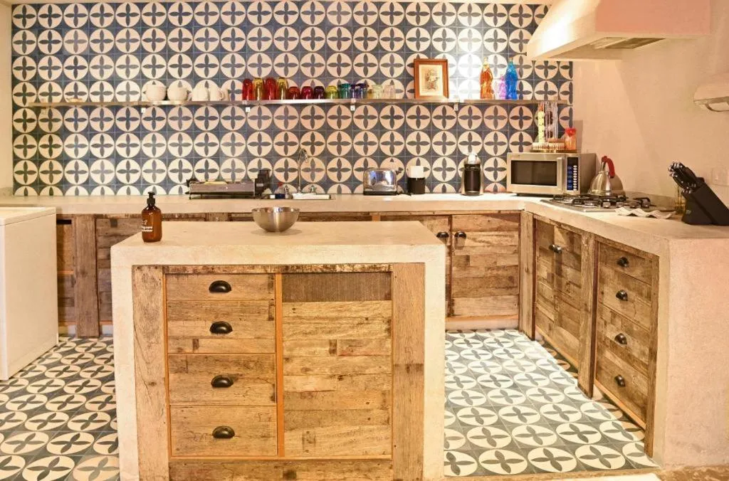 Canela Fina - Adults Only