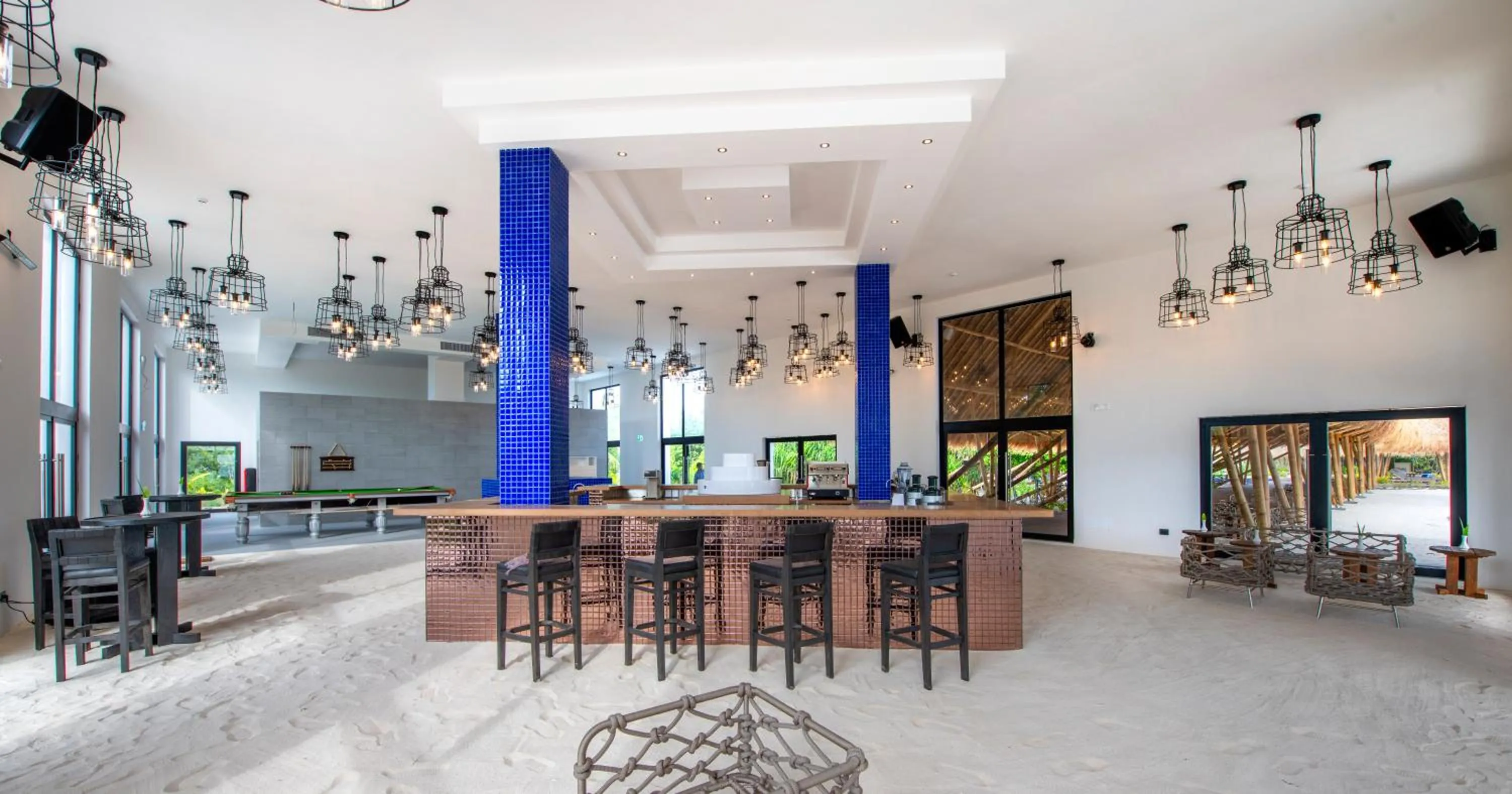 Lounge or bar in Emerald Maldives Resort & Spa-Deluxe All Inclusive