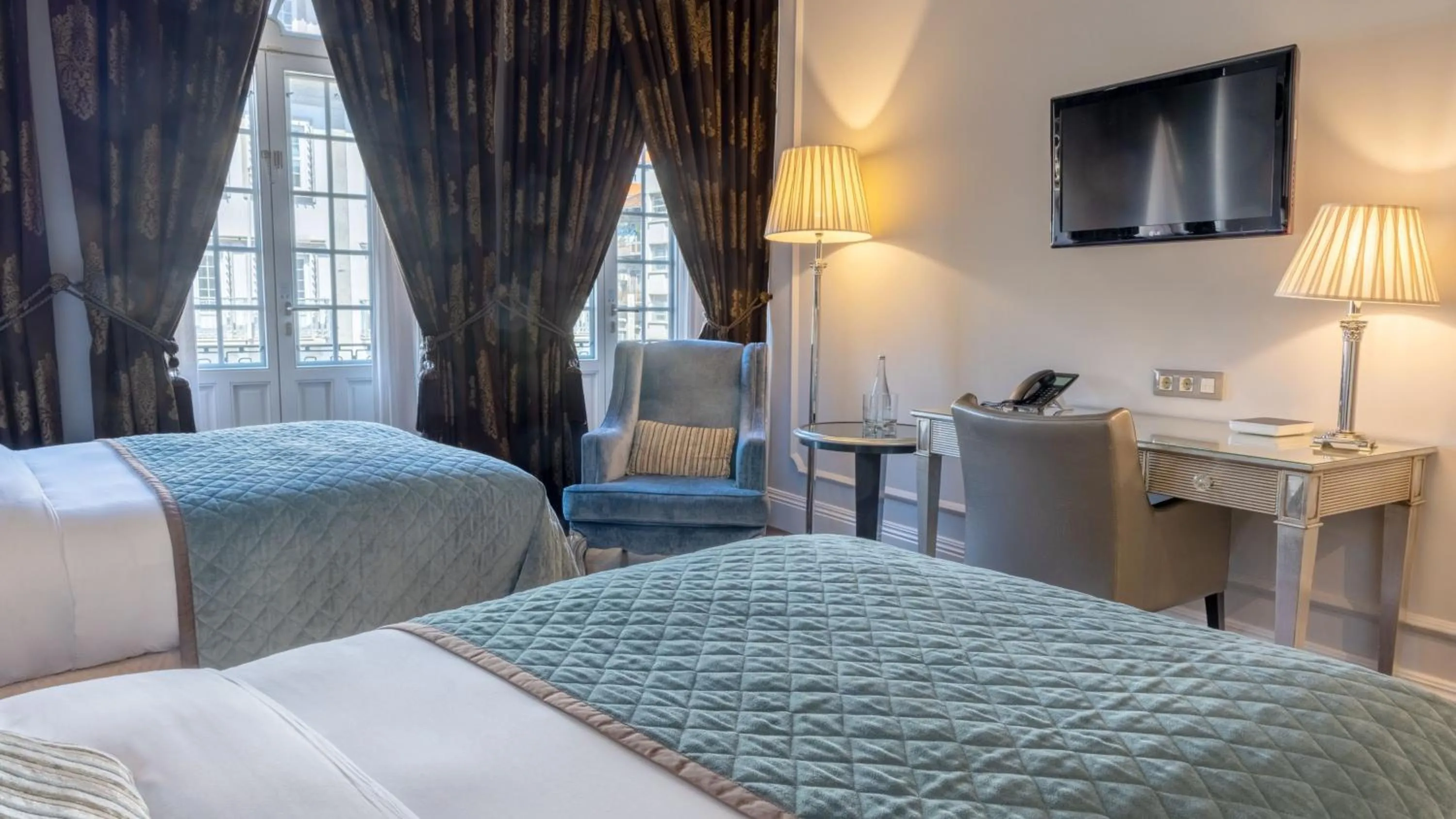 Photo of the whole room, Bed in InterContinental Porto - Palacio das Cardosas by IHG