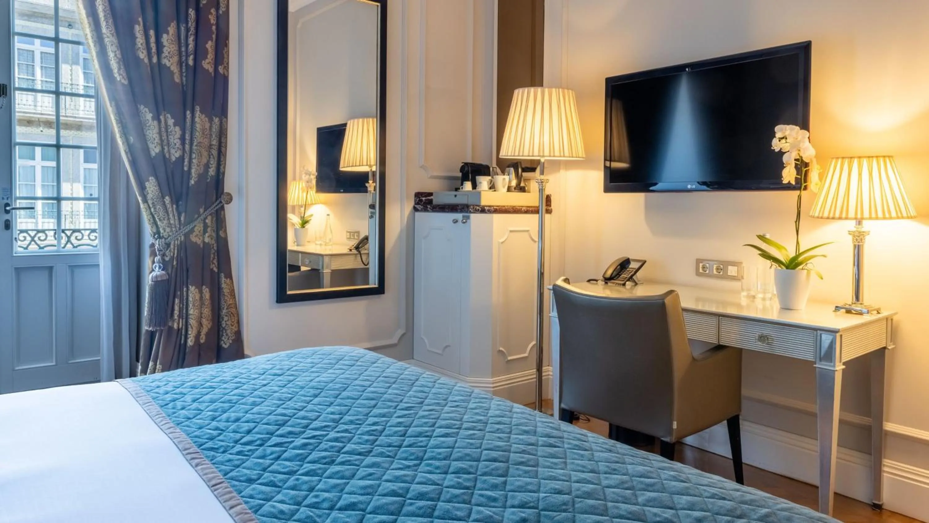 Photo of the whole room, Bed in InterContinental Porto - Palacio das Cardosas by IHG