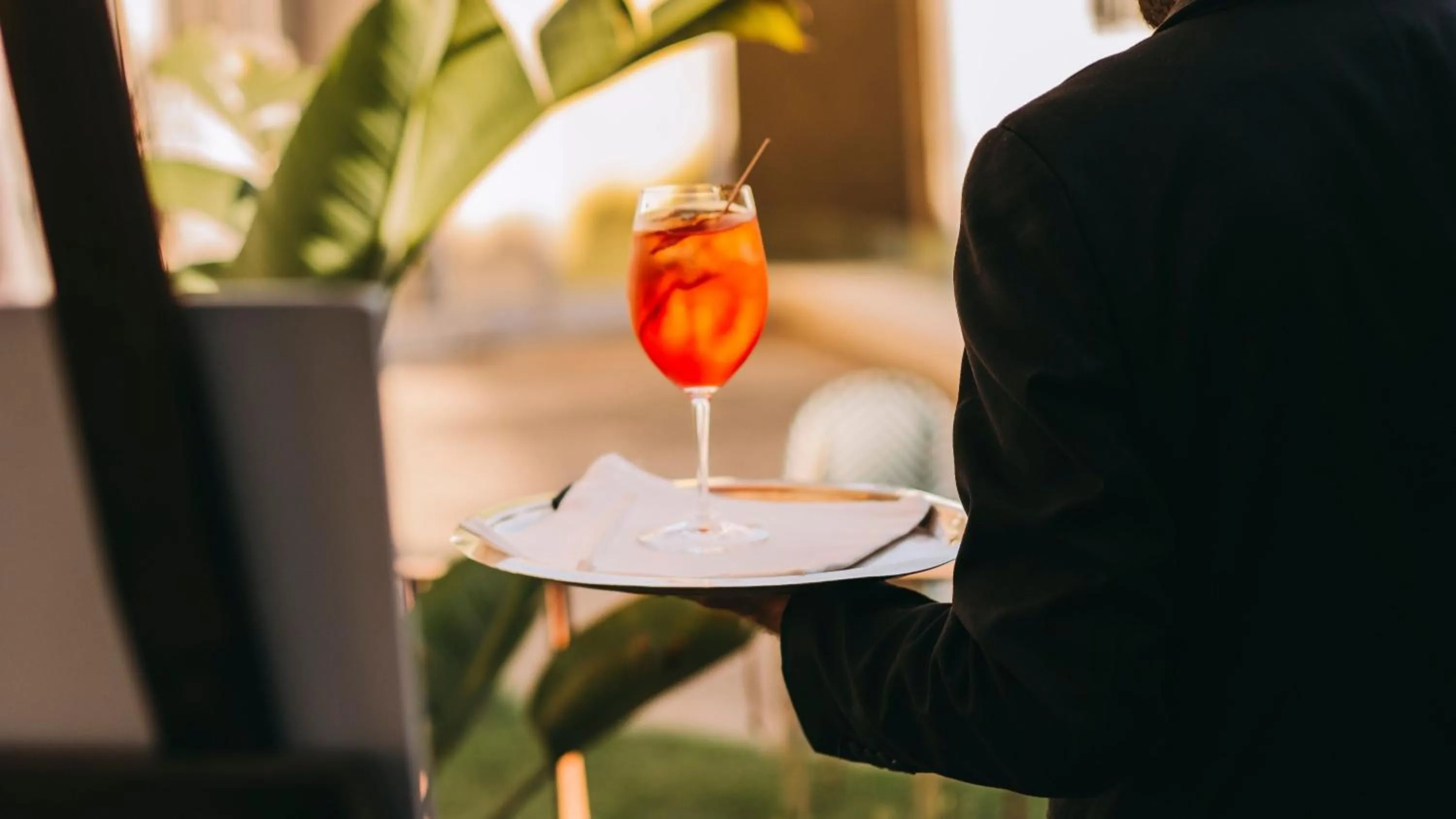 Lounge or bar in InterContinental Porto - Palacio das Cardosas by IHG