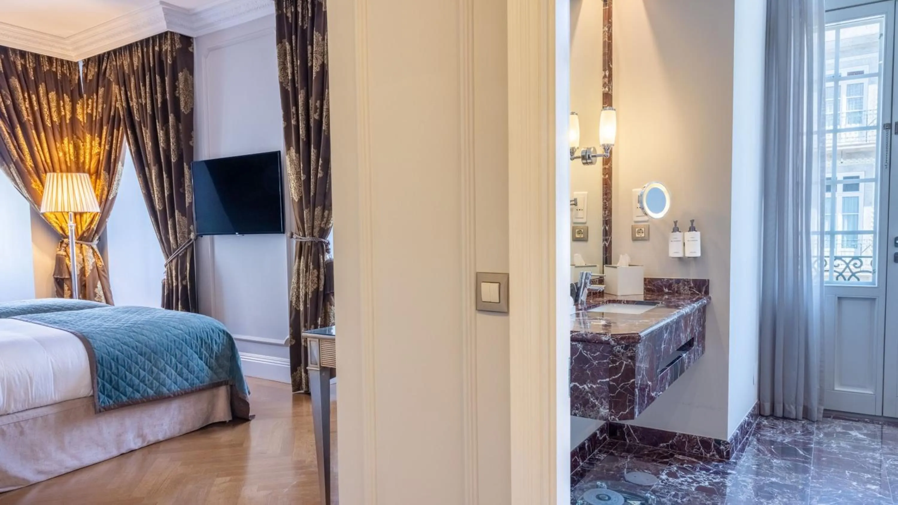 Photo of the whole room, Bed in InterContinental Porto - Palacio das Cardosas by IHG