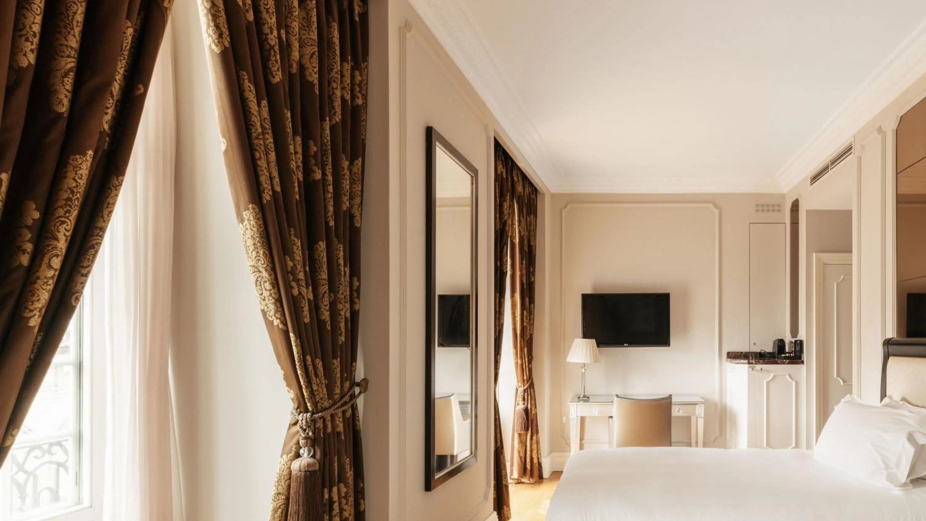 Photo of the whole room, Bed in InterContinental Porto - Palacio das Cardosas by IHG