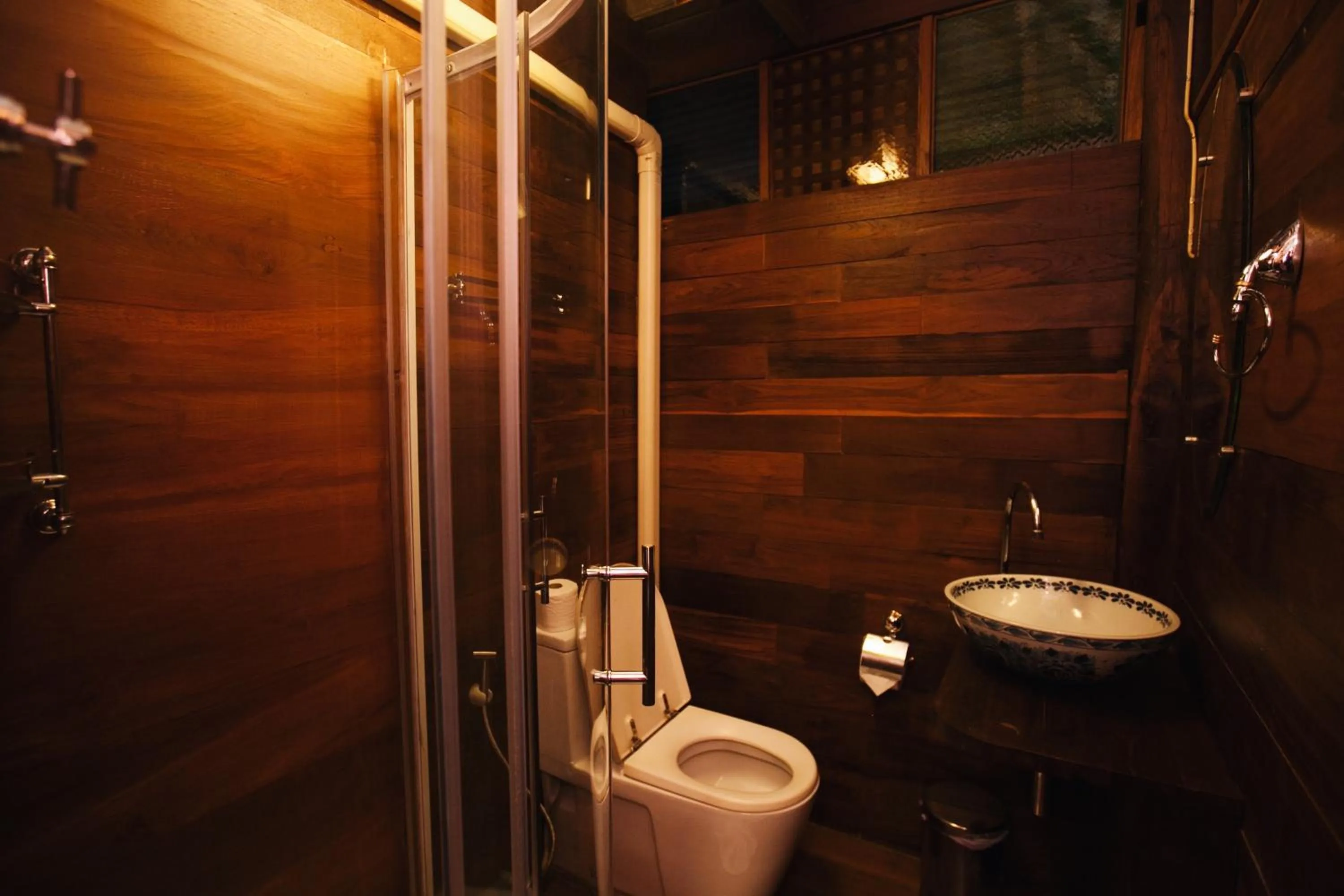 Shower in Baansuwanburi - บ้านสุวรรณบุรี