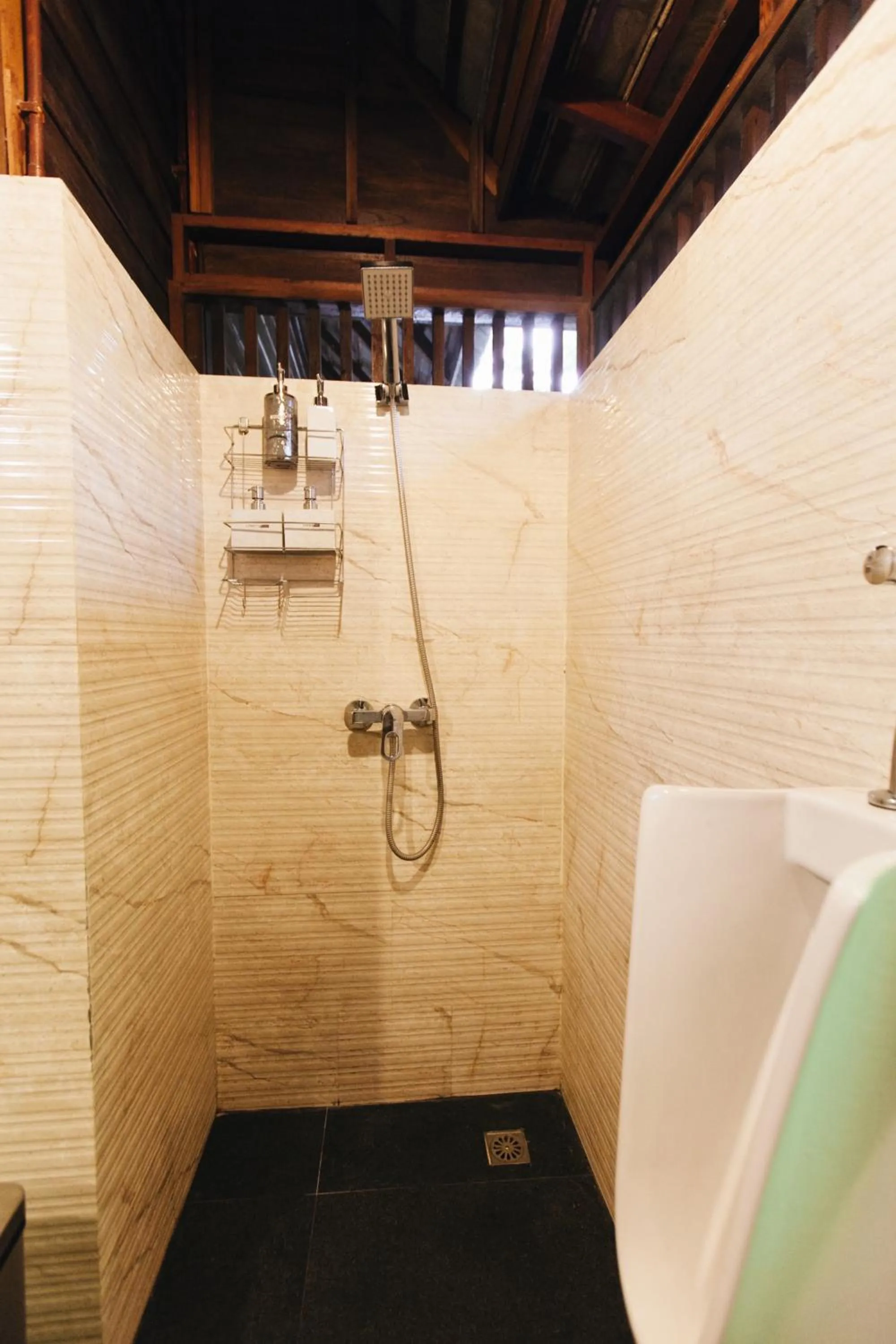 Shower in Baansuwanburi - บ้านสุวรรณบุรี