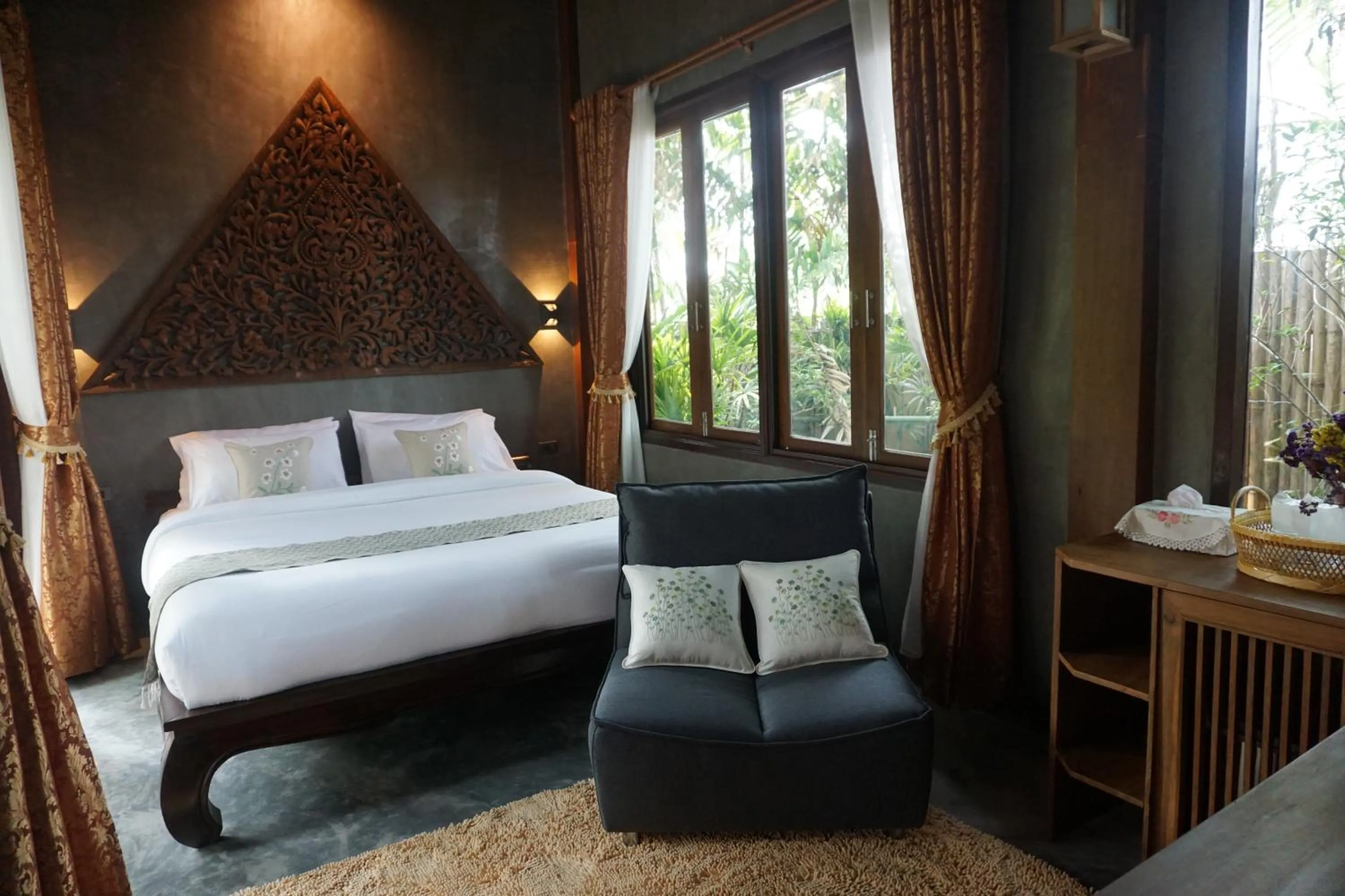 Decorative detail, Bed in Baansuwanburi - บ้านสุวรรณบุรี