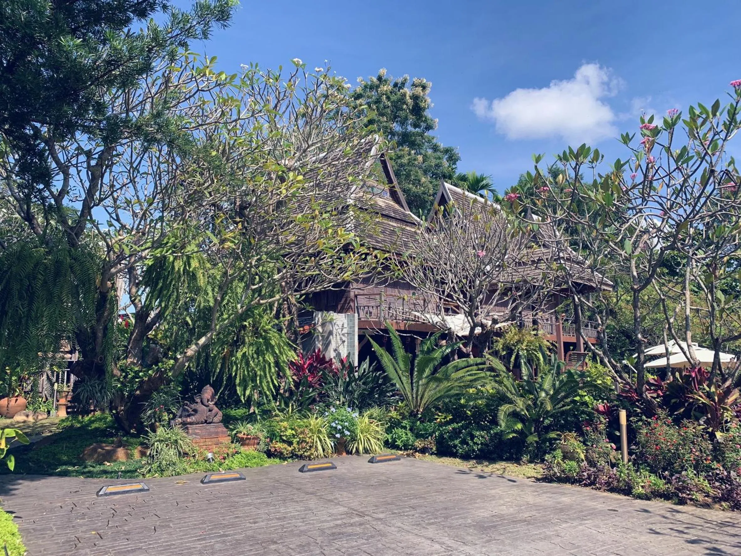 Parking in Baansuwanburi - บ้านสุวรรณบุรี