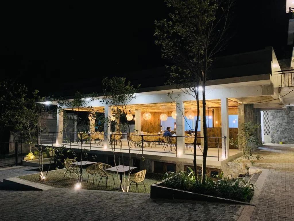 Restaurant/places to eat in 88th - ELLA