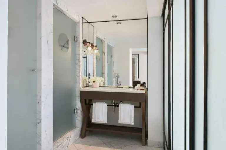 Deluxe King Room in Hotel Victor South Beach Deluxe King Room in Hotel Victor South Beach