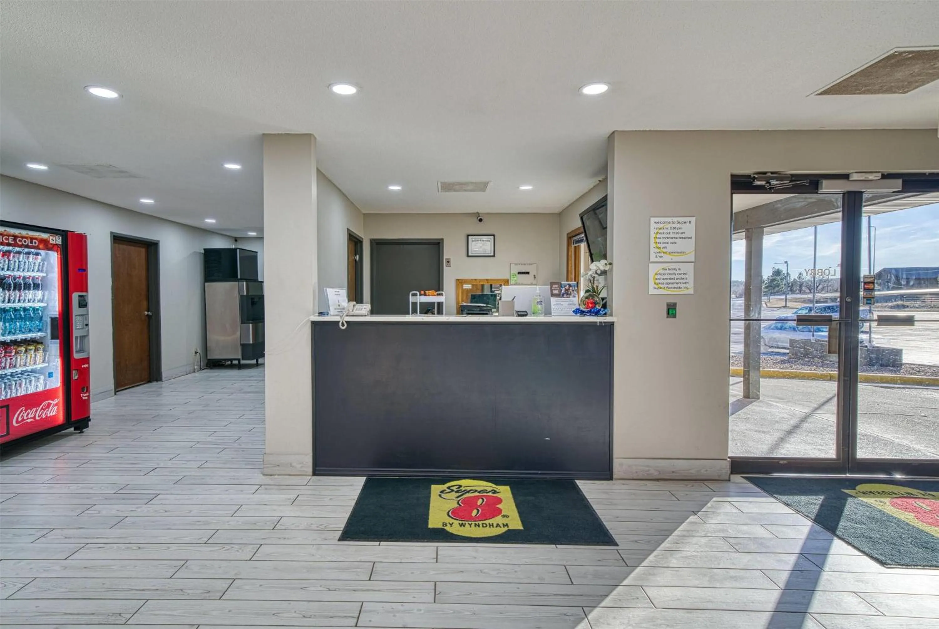 Lobby or reception in Super 8 by Wyndham Hot Springs