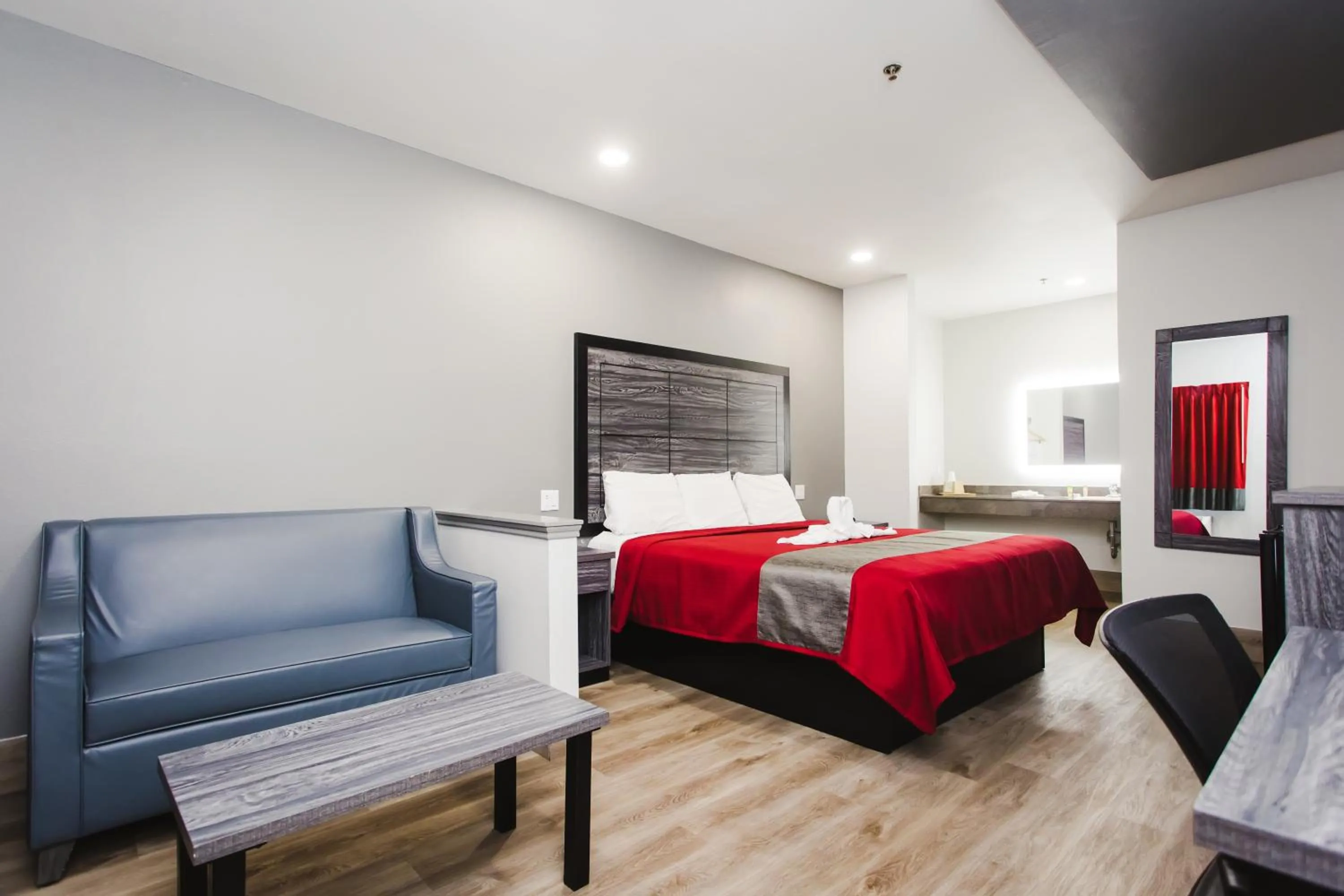 Bedroom, Bed in Palace Inn and Suites Baytown