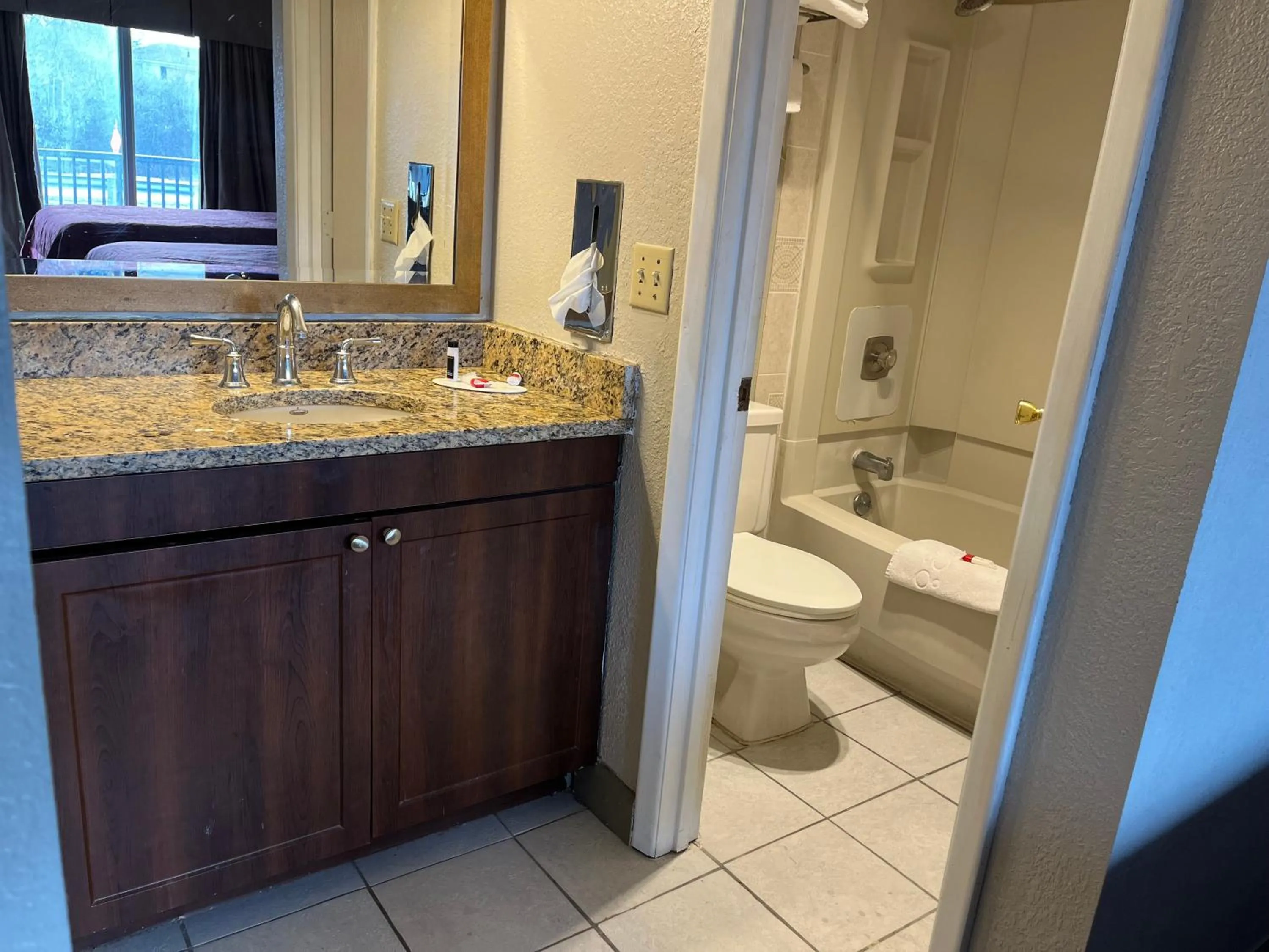 Shower in Days Inn & Suites by Wyndham Dayton North